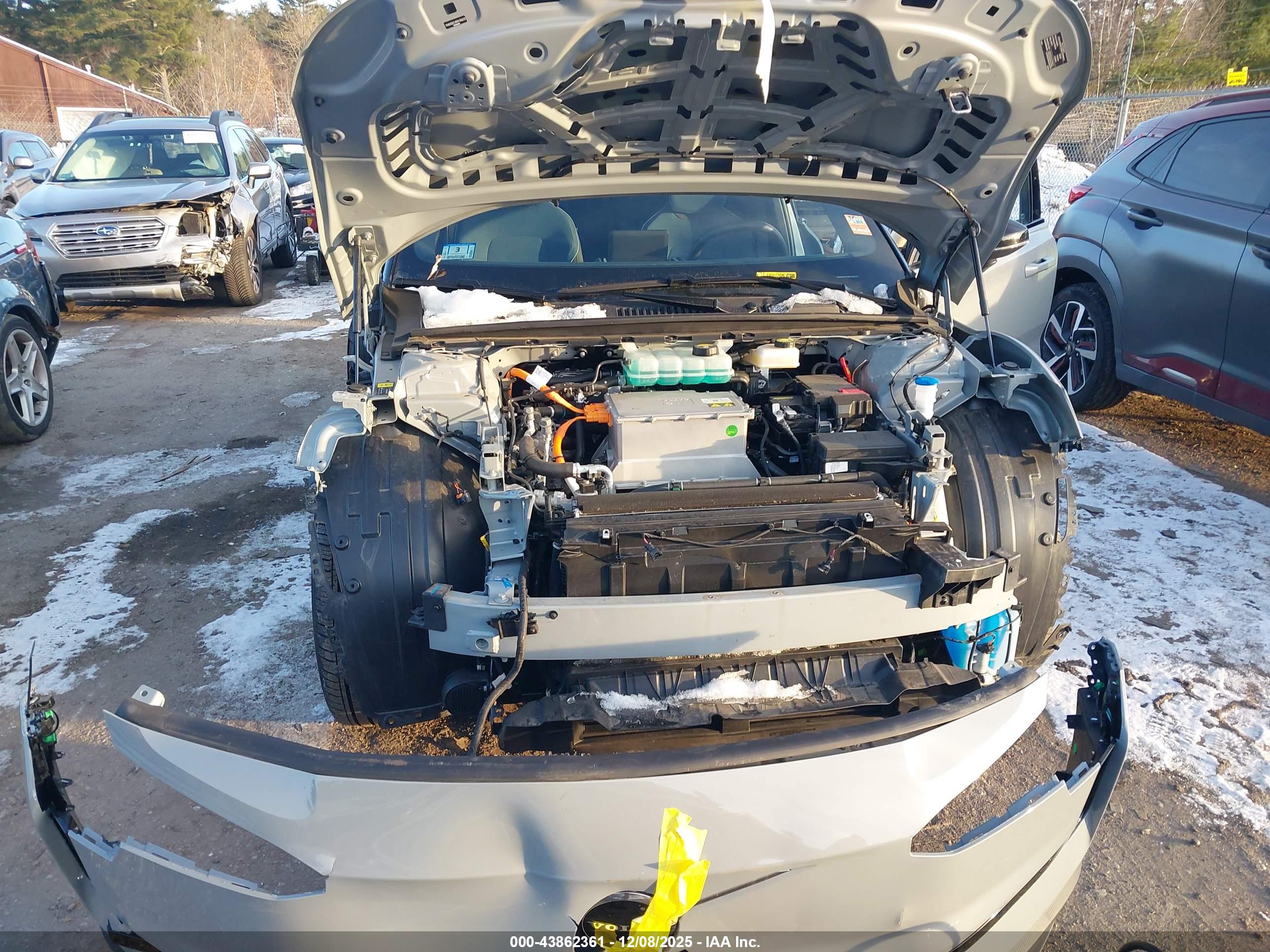 VOLVO EX30 image 6