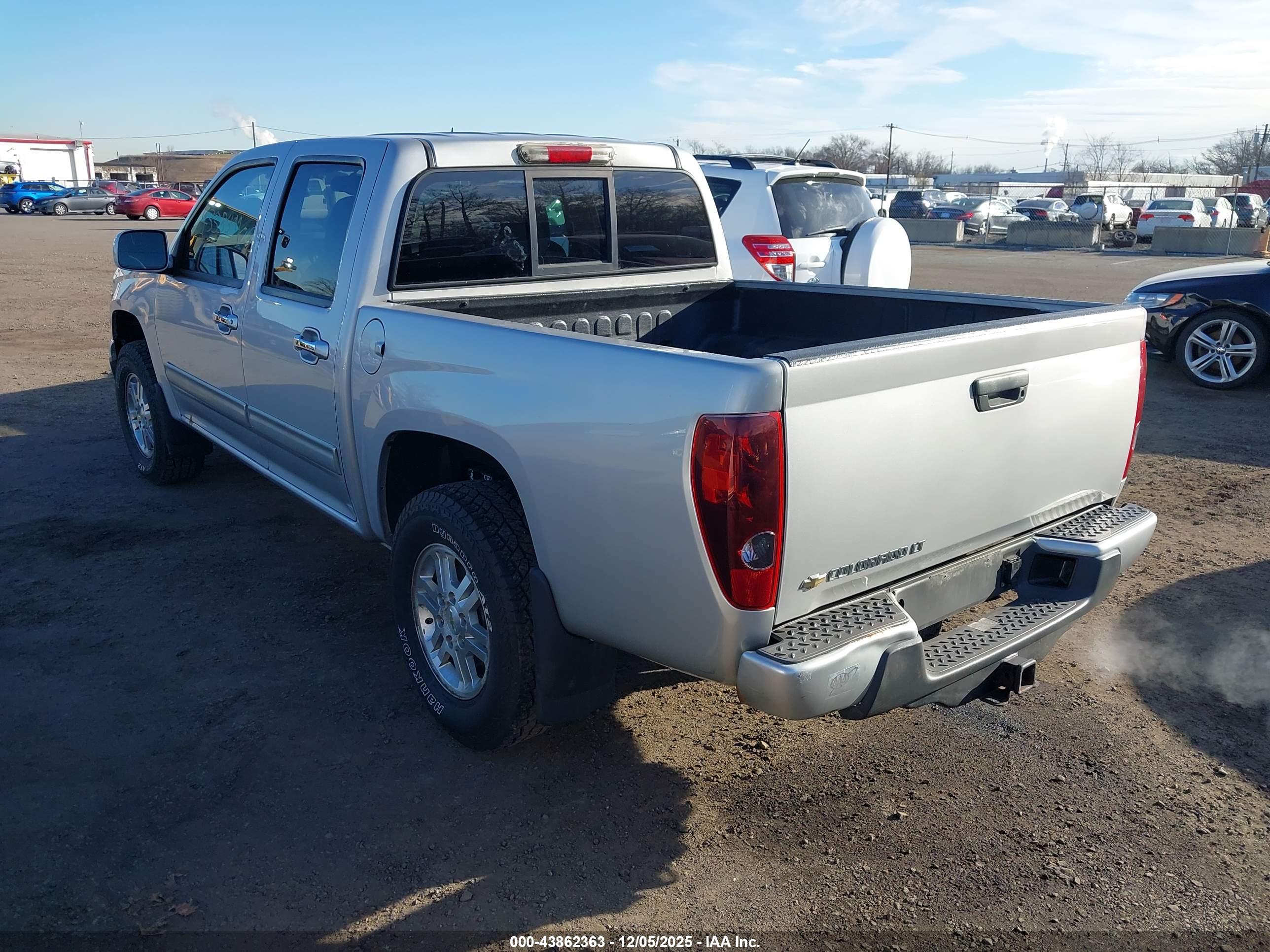 CHEVROLET COLORADO image 3