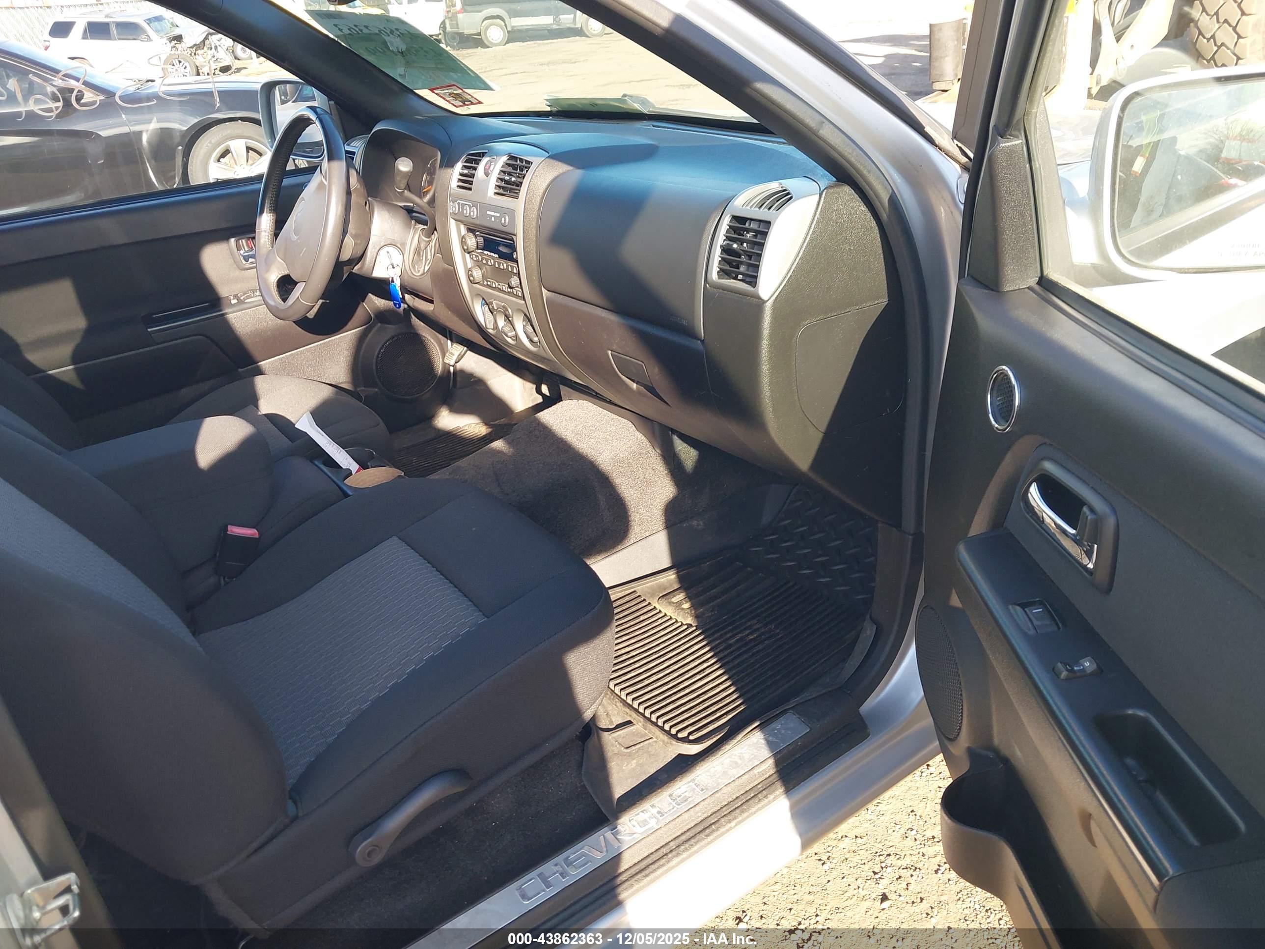 CHEVROLET COLORADO image 5