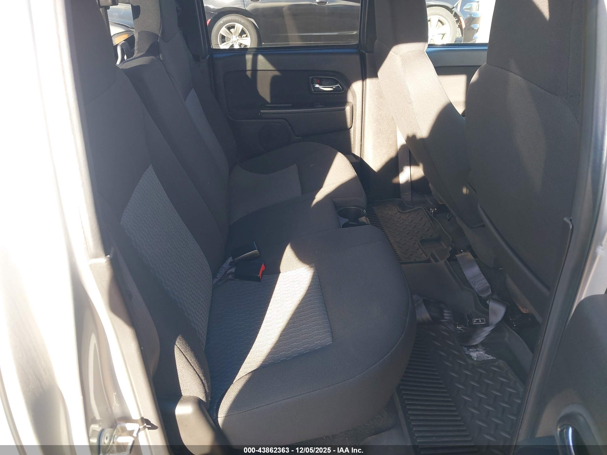 CHEVROLET COLORADO image 8