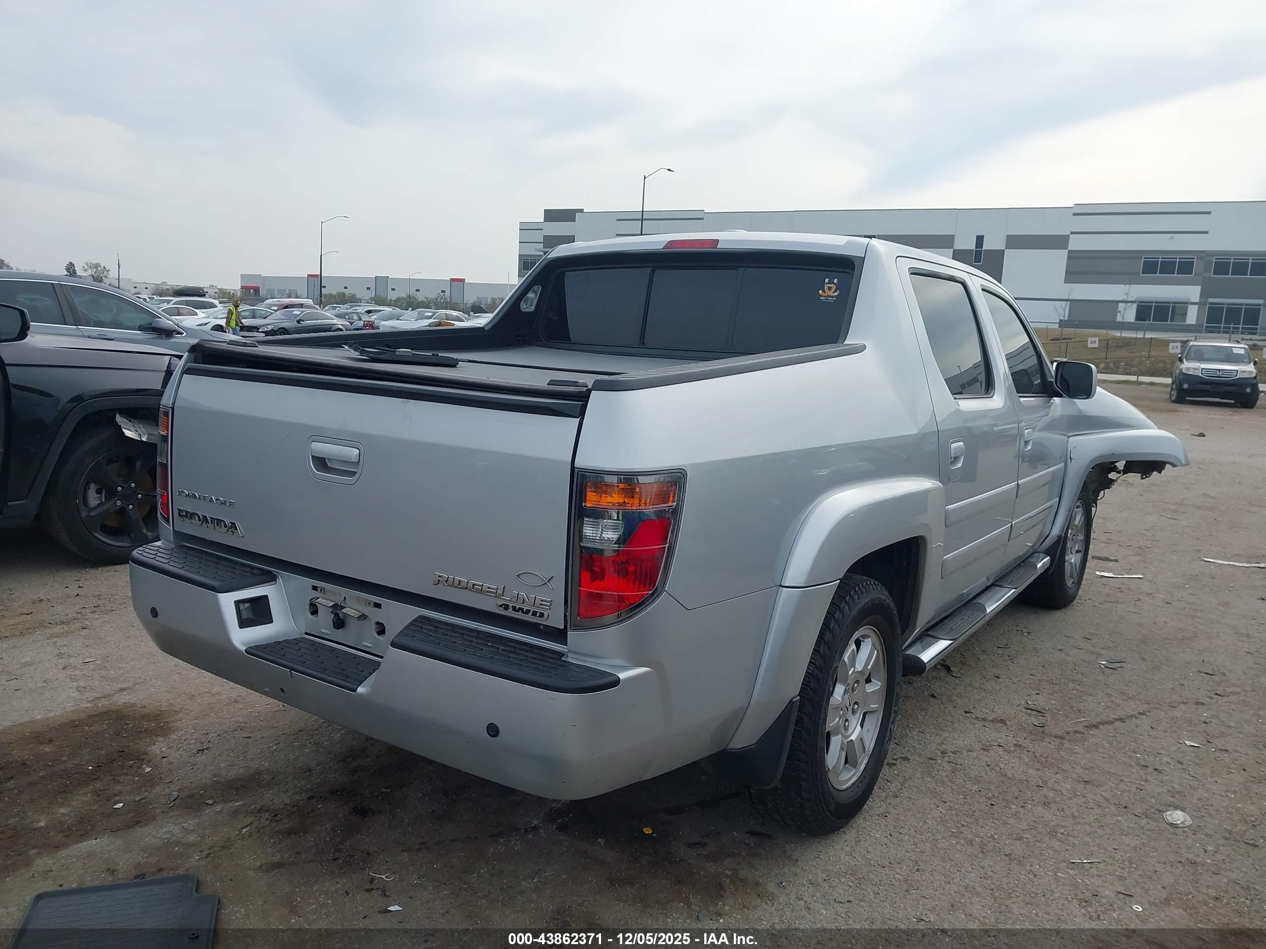 HONDA RIDGELINE image 4