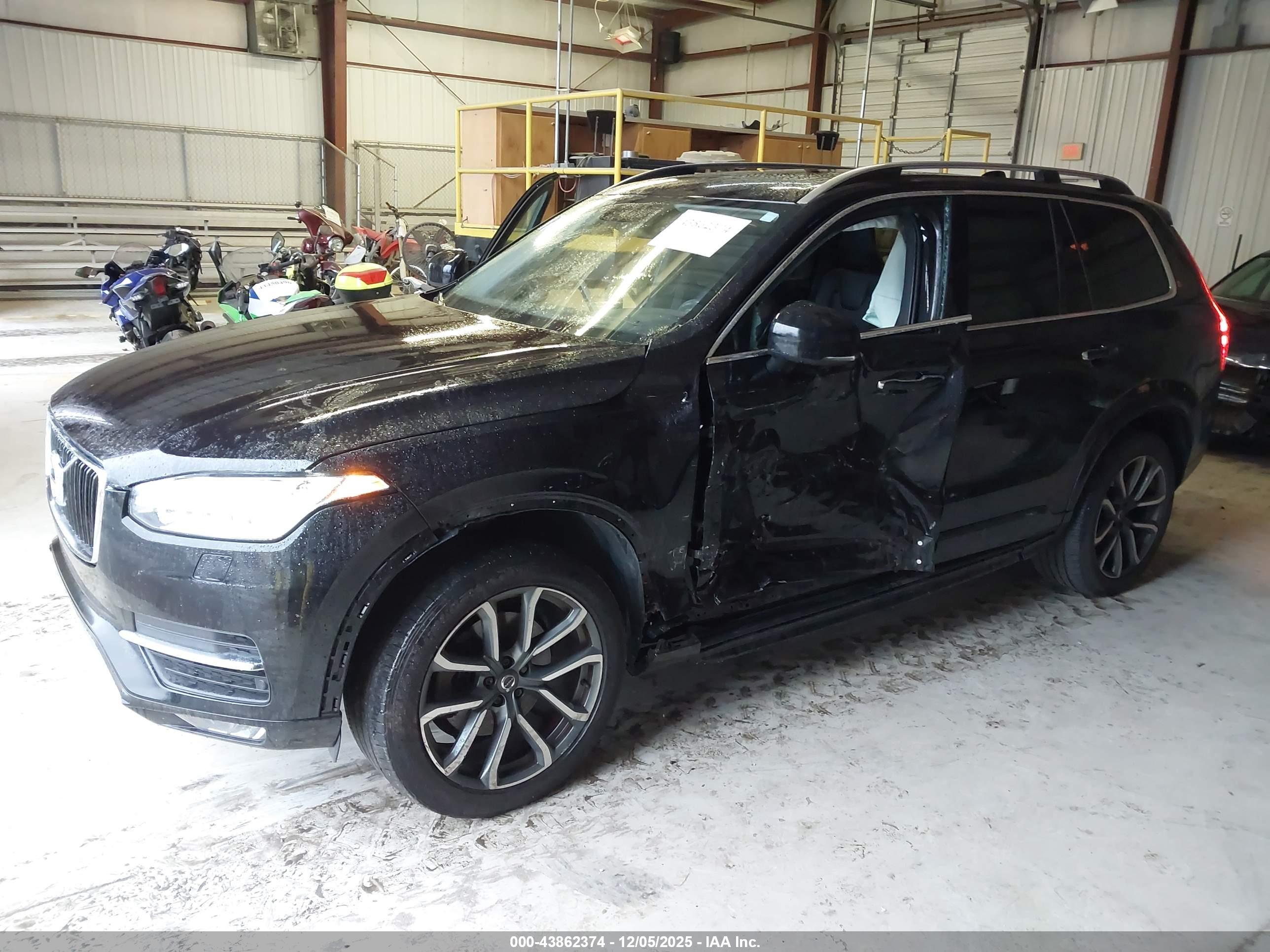 VOLVO XC90 image 2