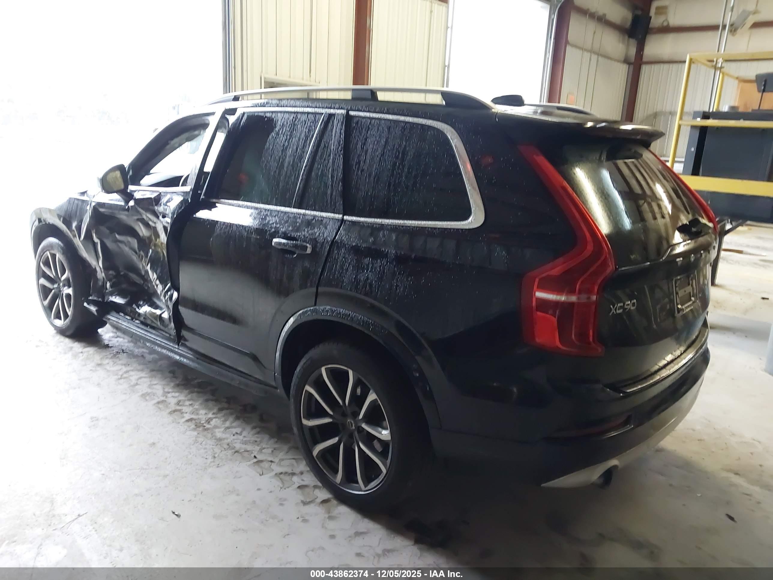 VOLVO XC90 image 3