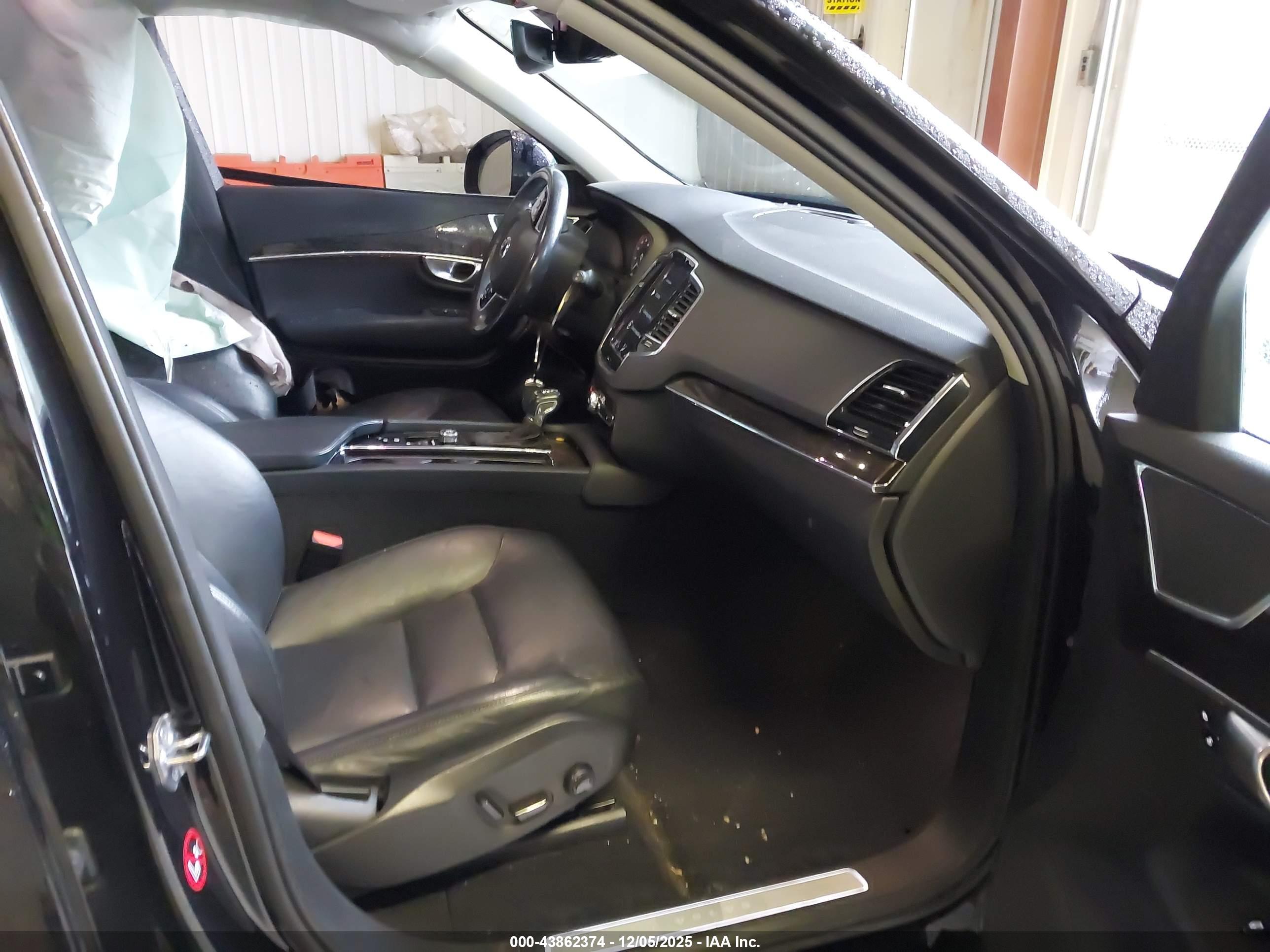 VOLVO XC90 image 5