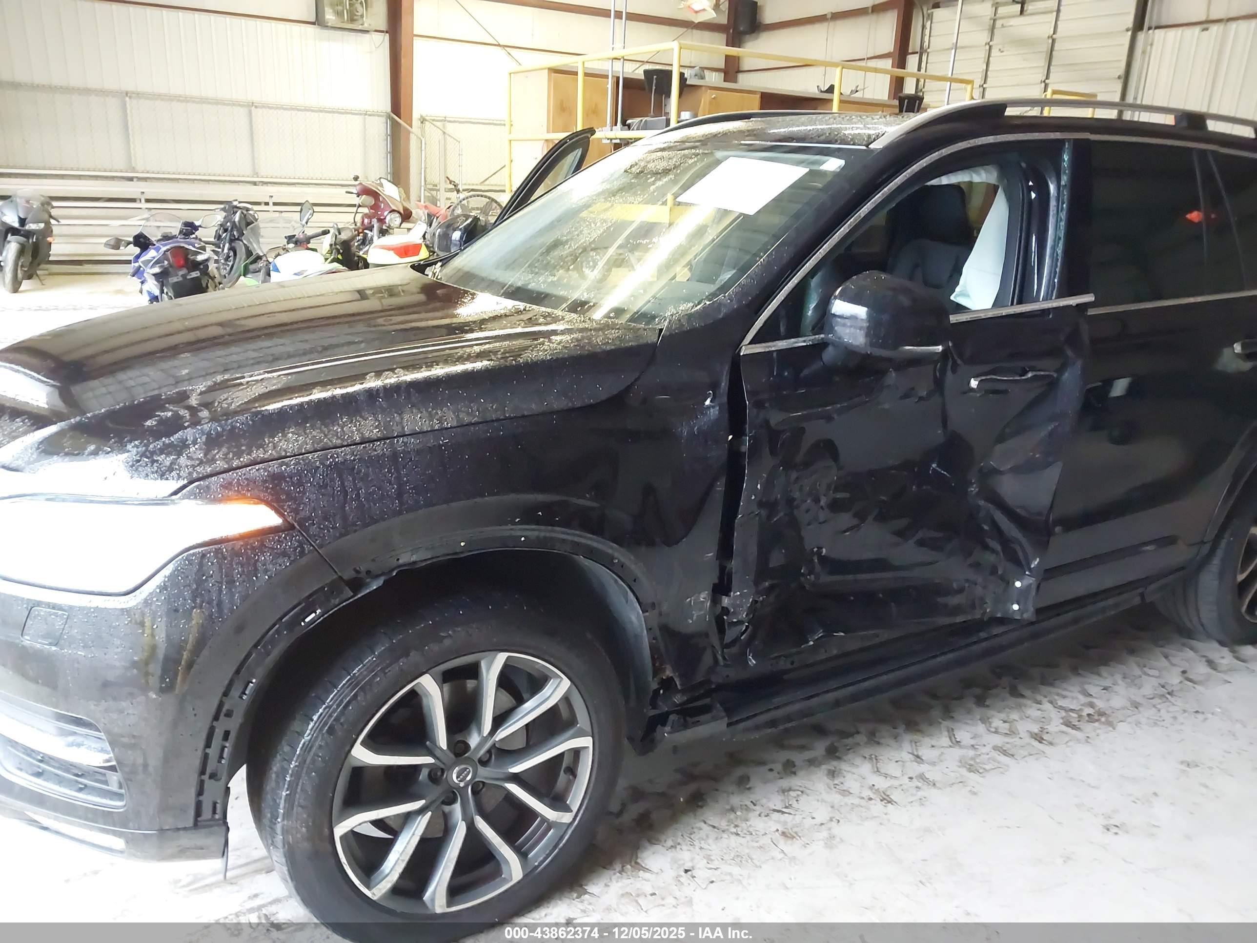 VOLVO XC90 image 6
