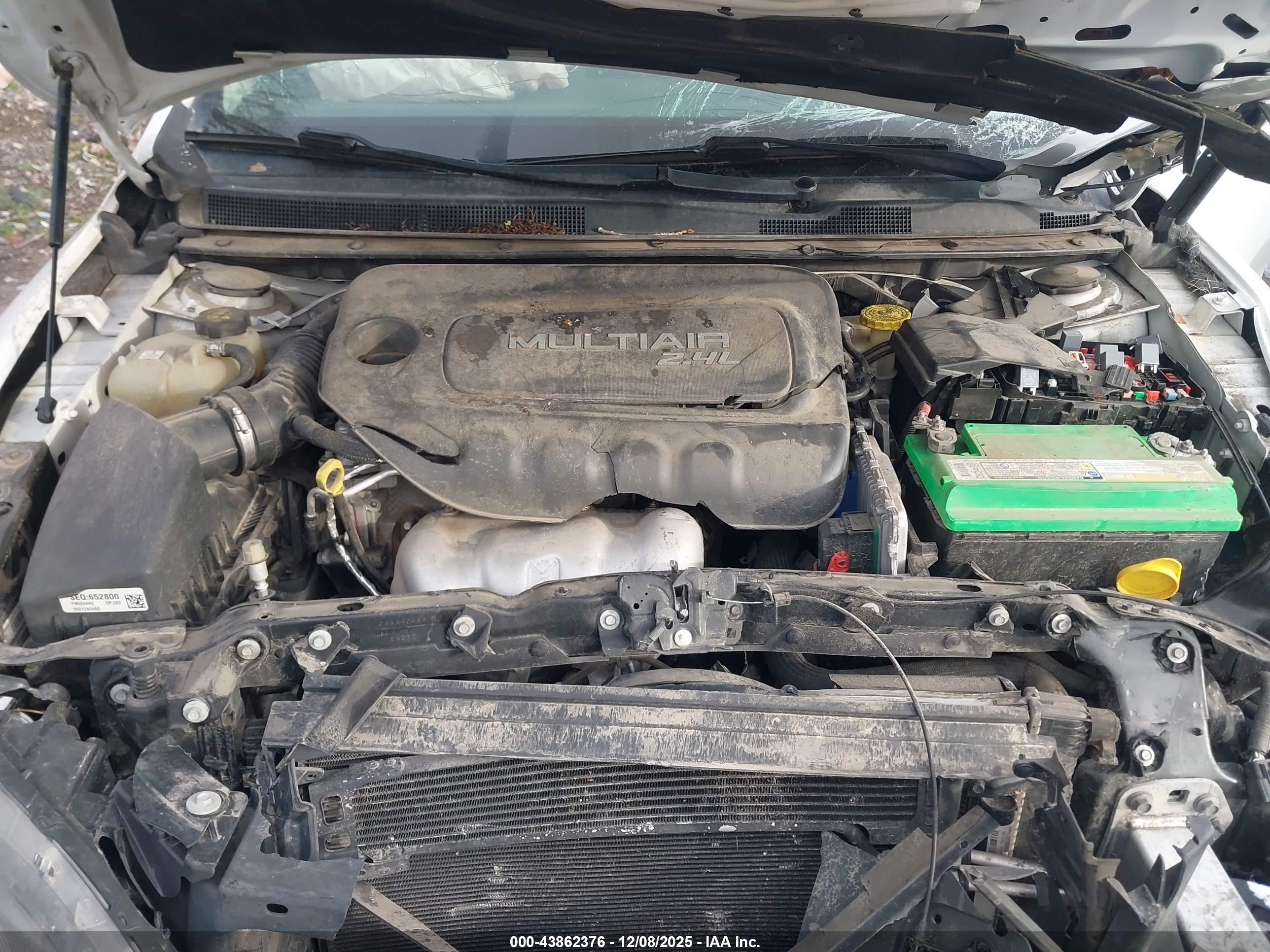 CHRYSLER 200 image 10