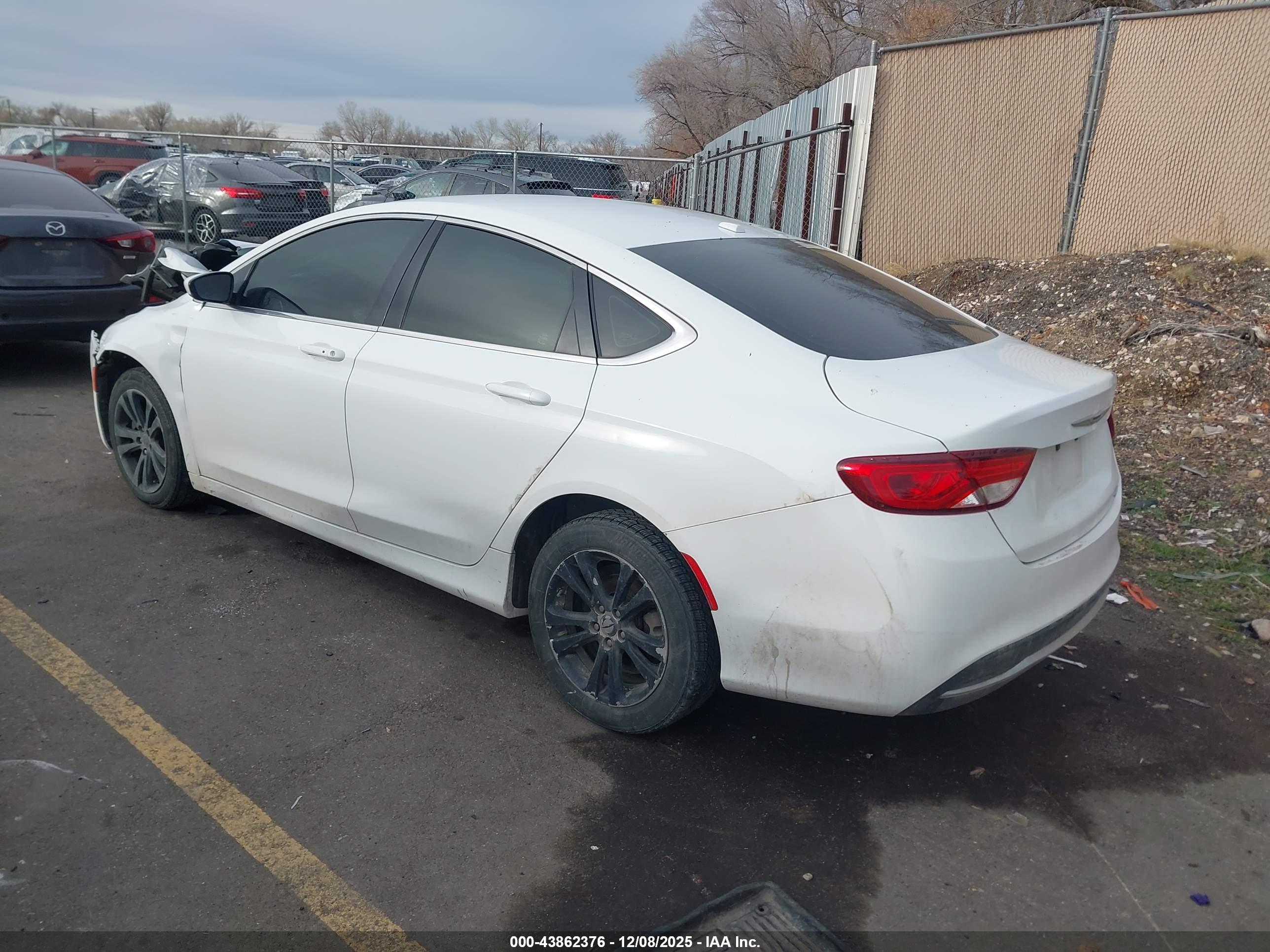 CHRYSLER 200 image 3