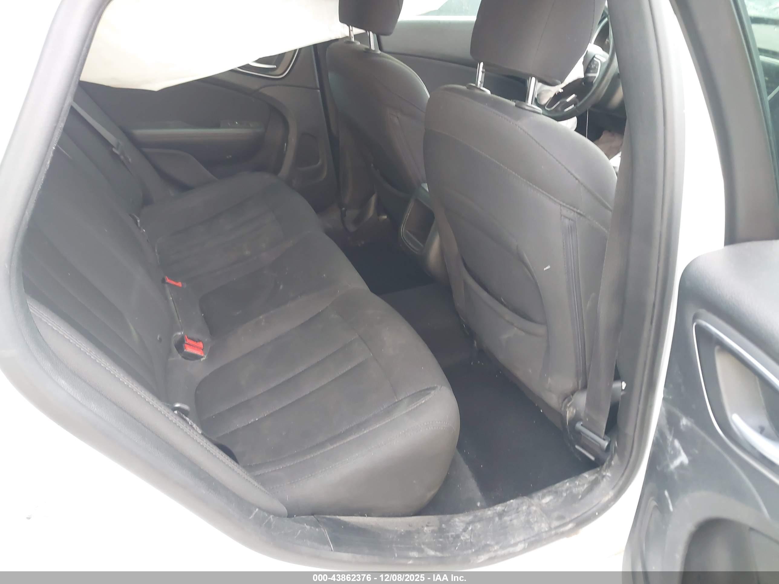 CHRYSLER 200 image 8