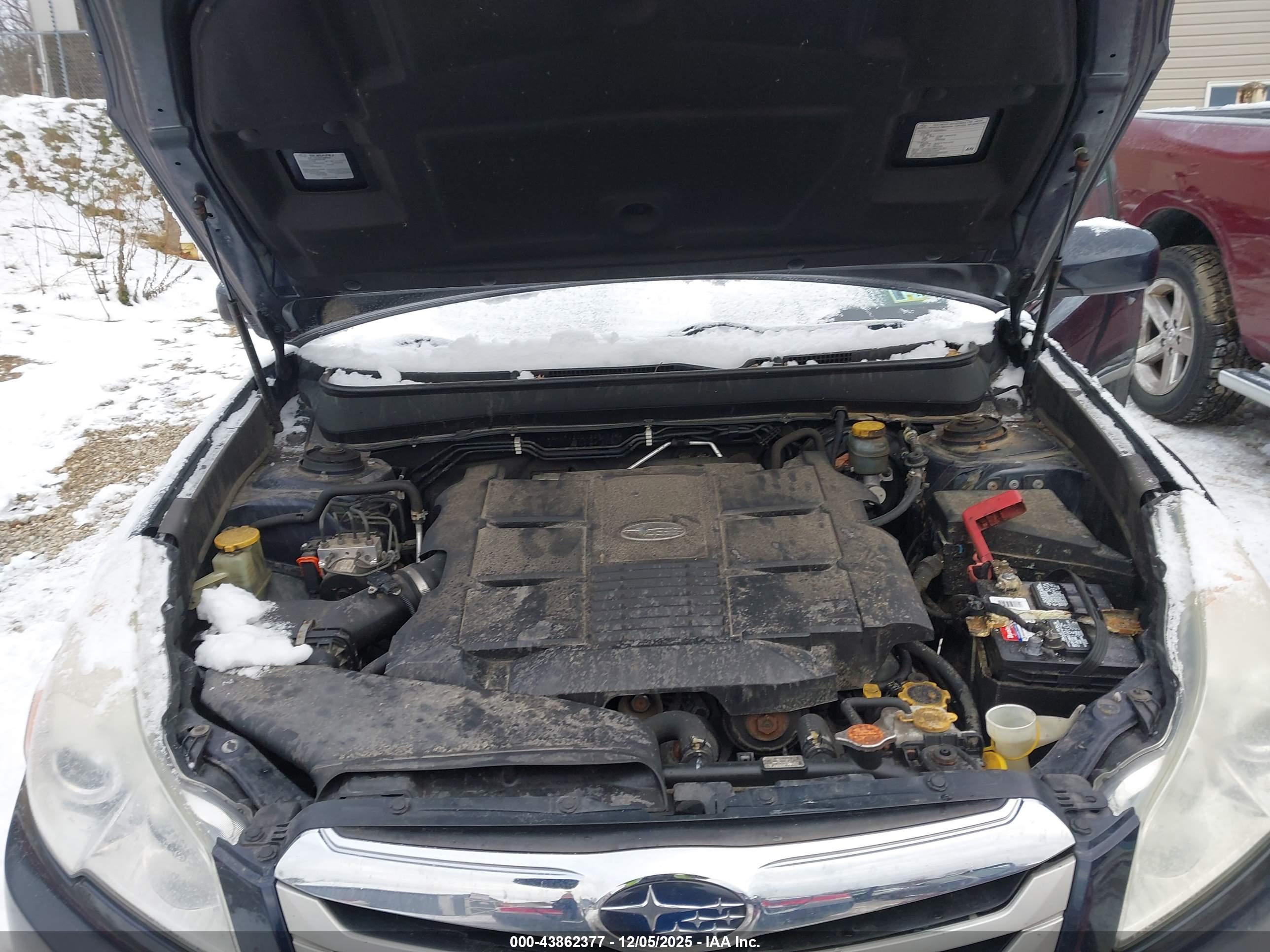 SUBARU OUTBACK image 10