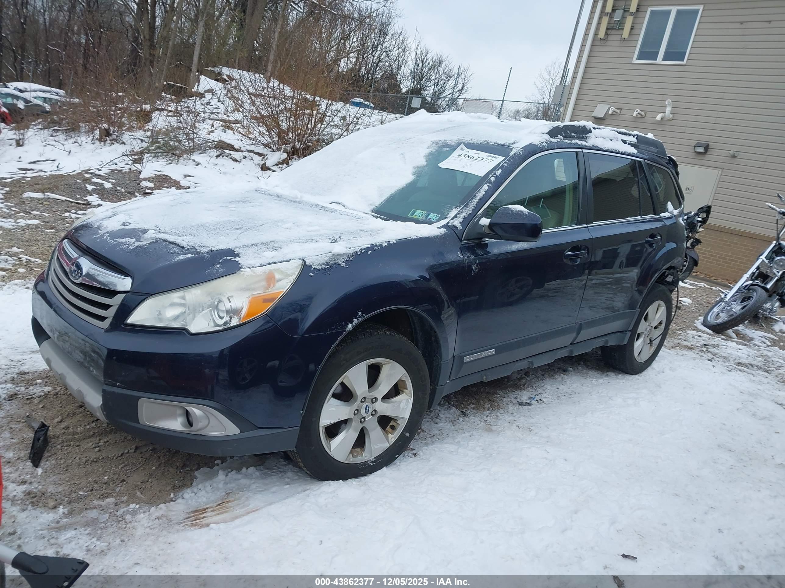 SUBARU OUTBACK image 2