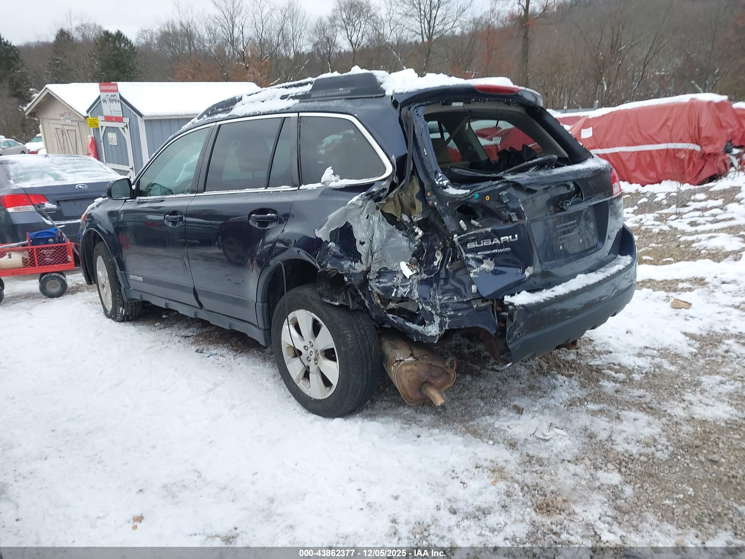 SUBARU OUTBACK image 3