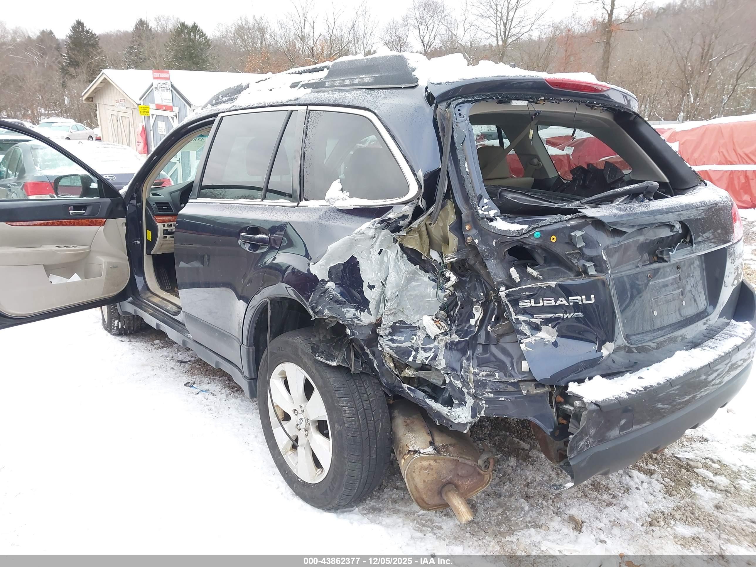 SUBARU OUTBACK image 6