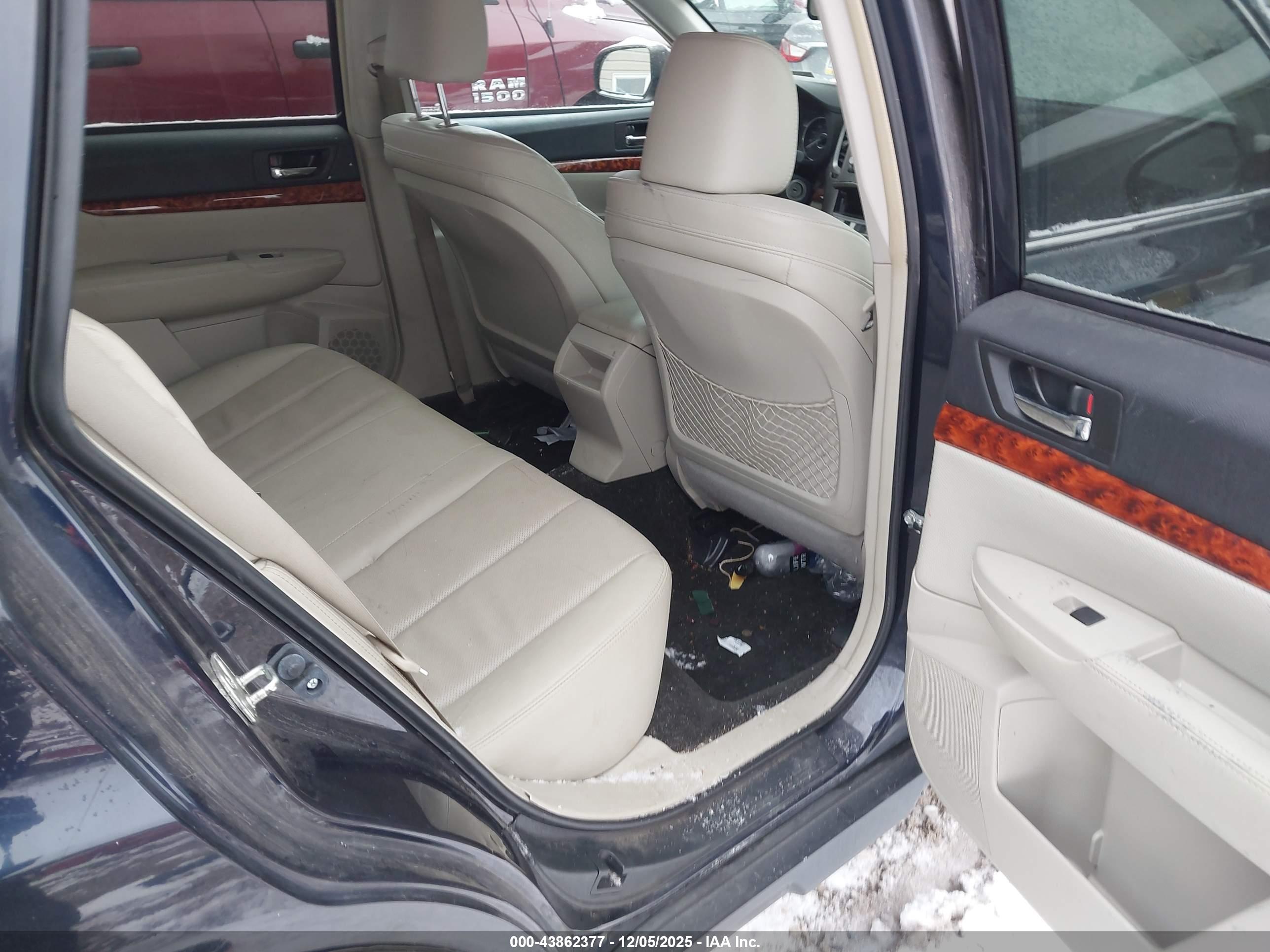SUBARU OUTBACK image 8