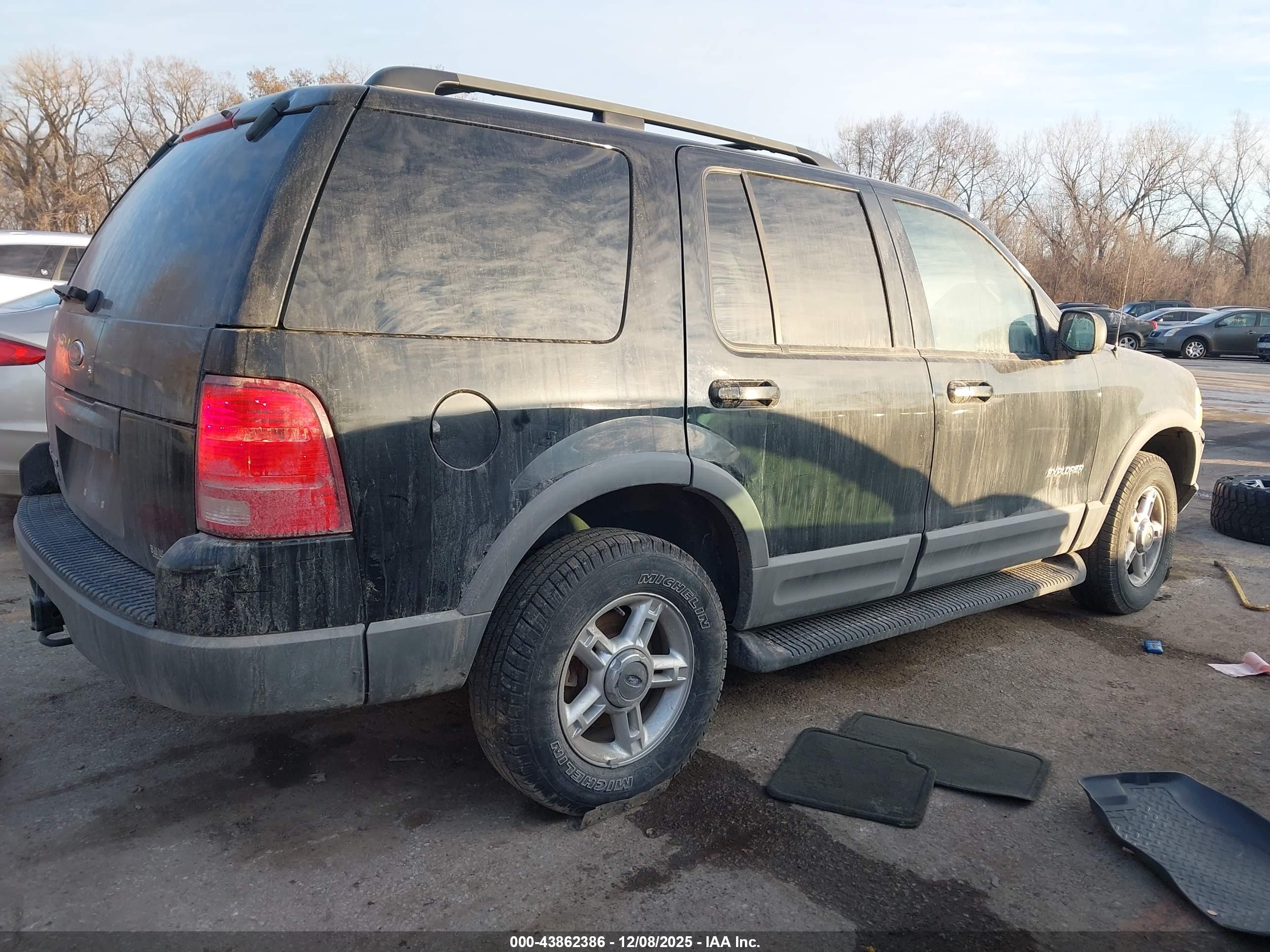 FORD EXPLORER image 4