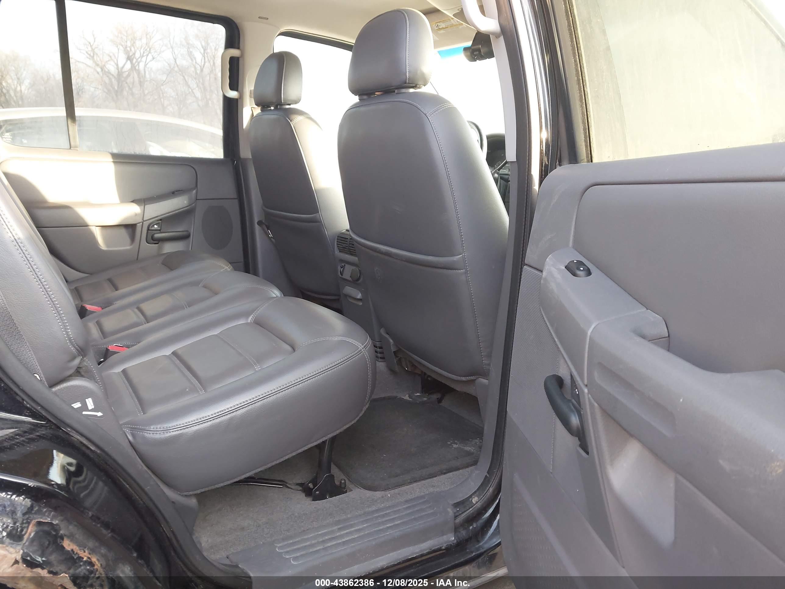 FORD EXPLORER image 8