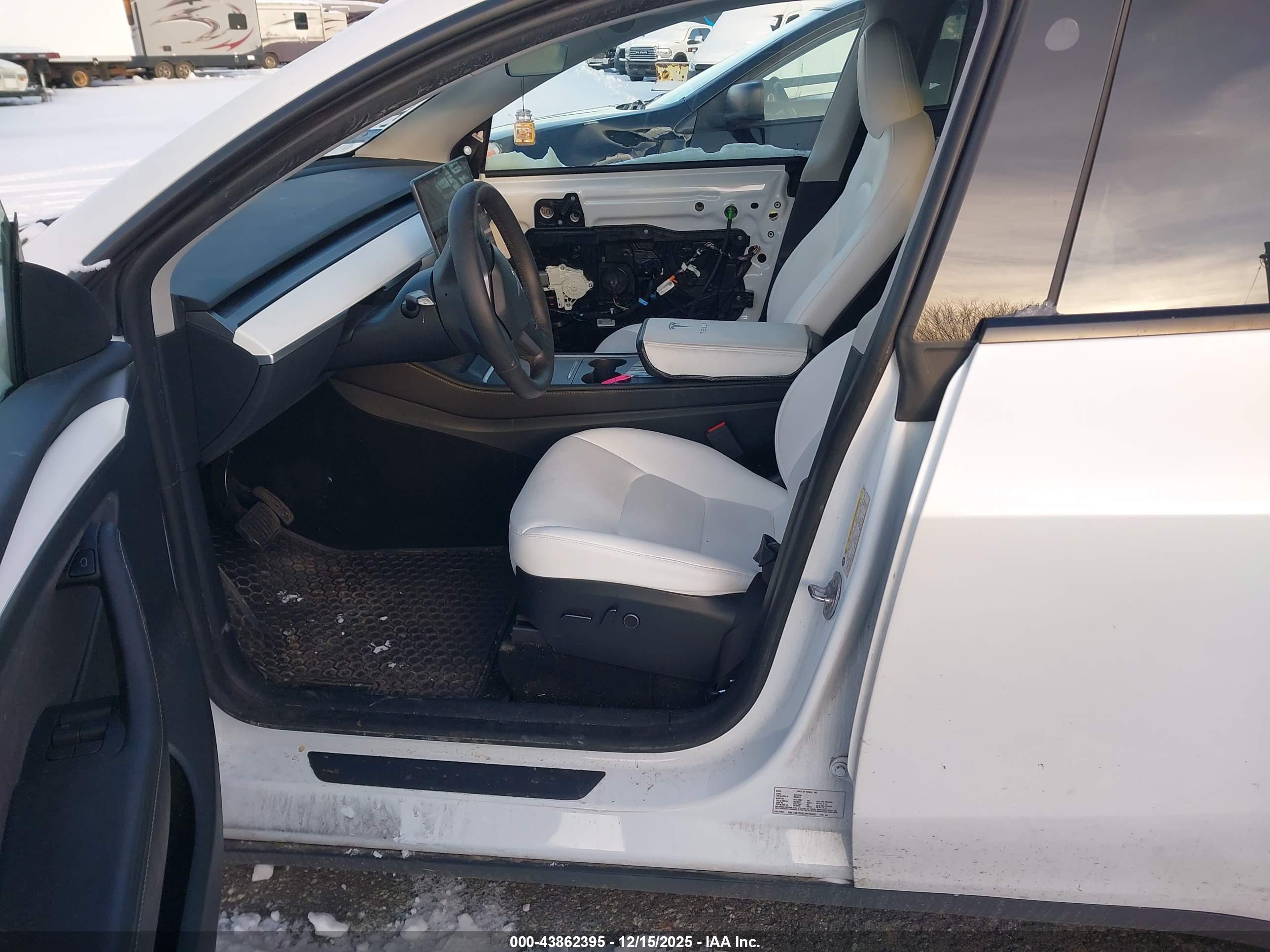 TESLA MODEL image 5