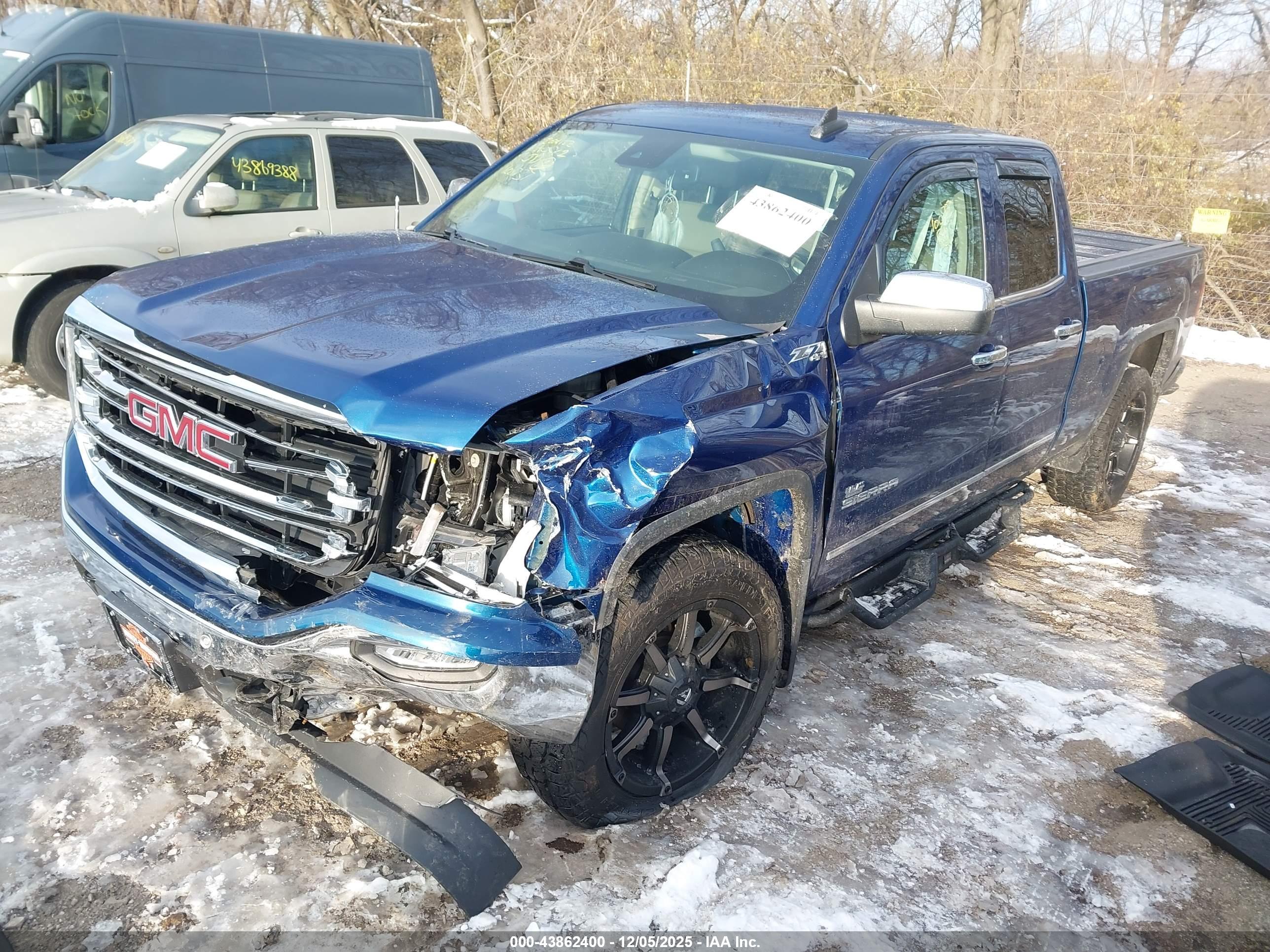 GMC SIERRA image 2