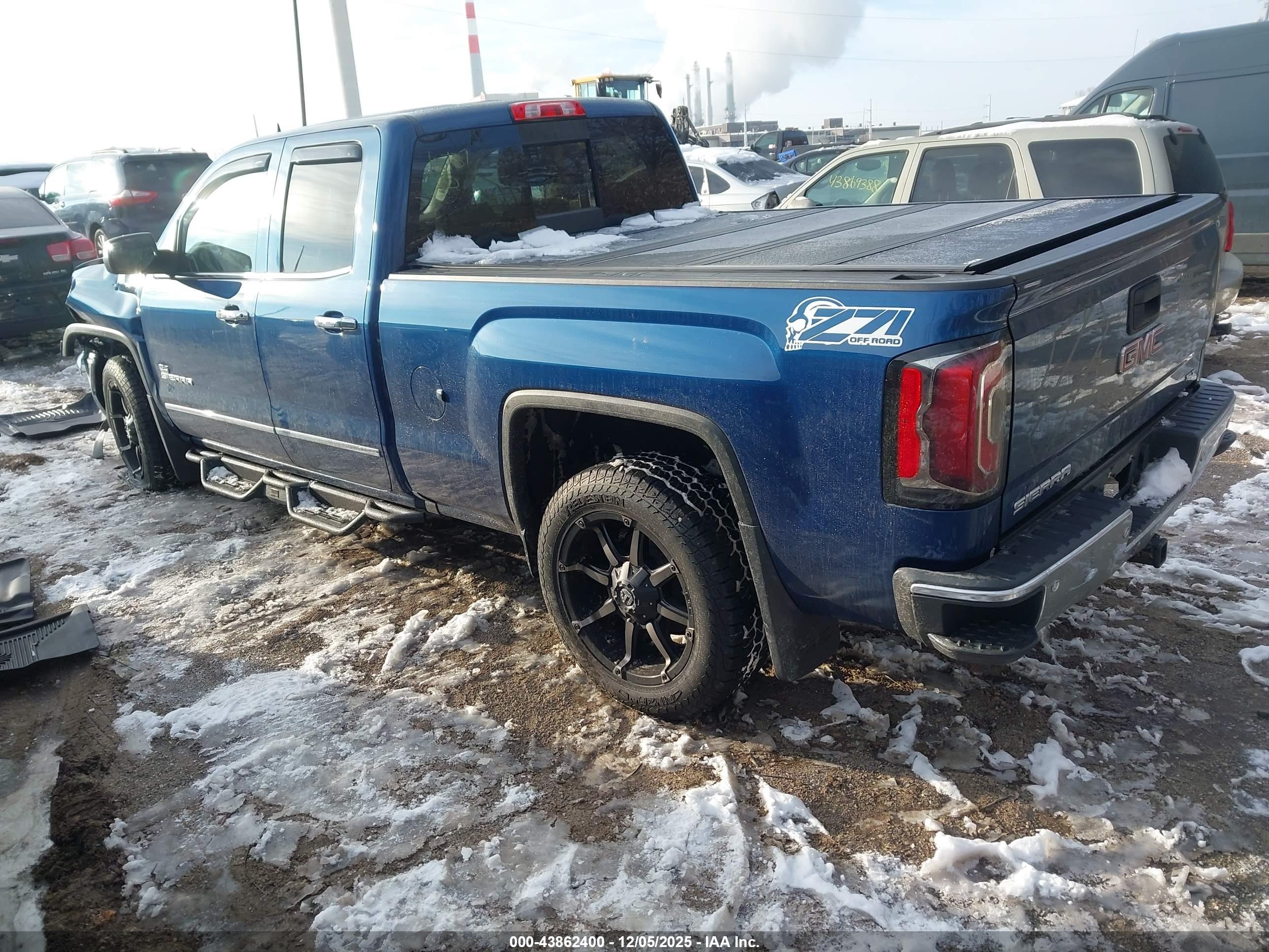 GMC SIERRA image 3