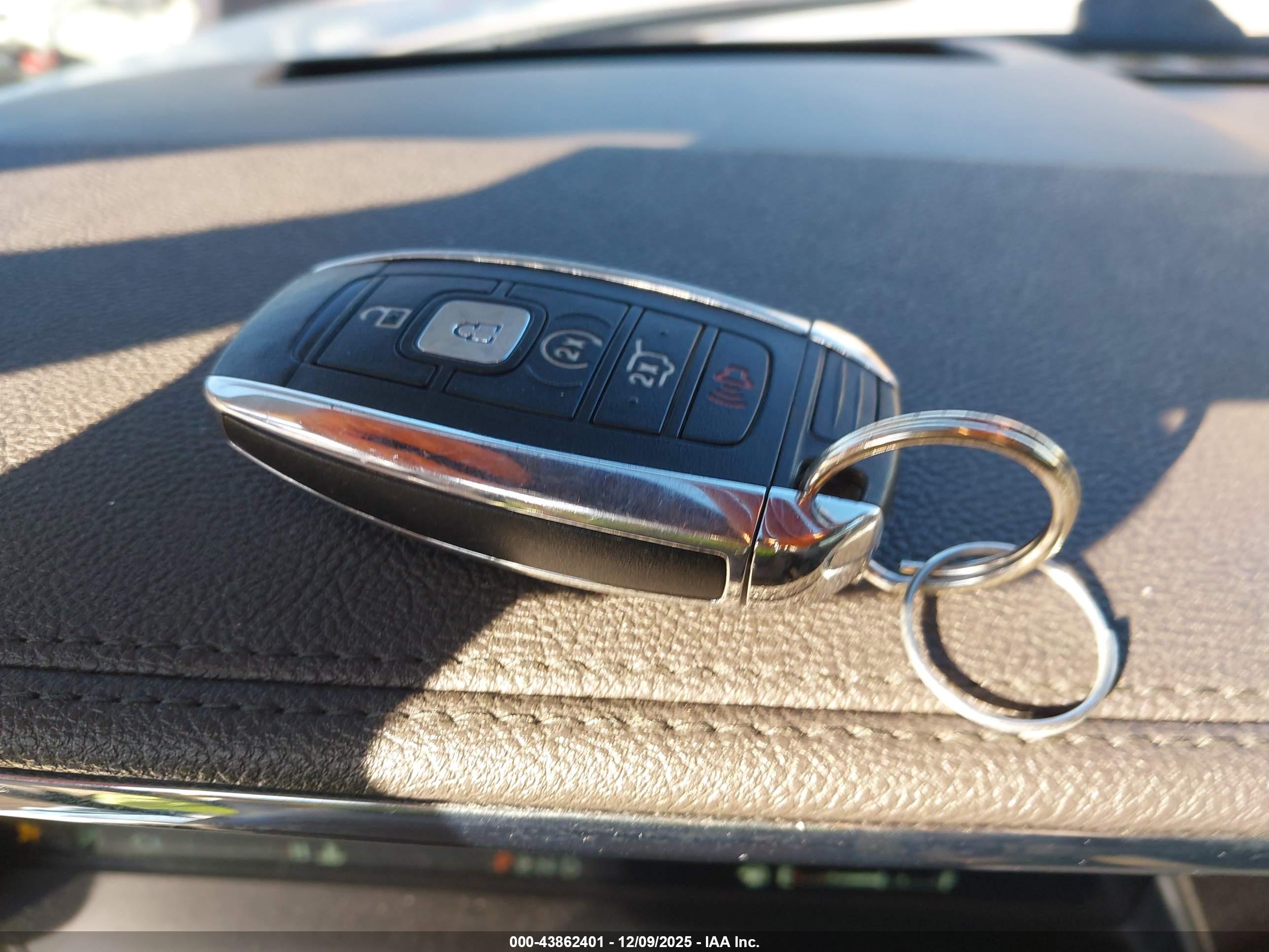 LINCOLN NAVIGATOR image 11