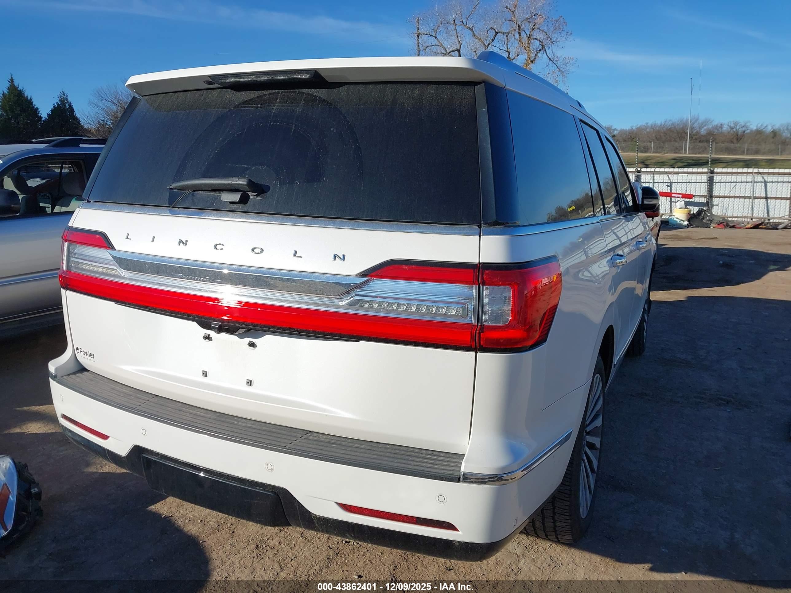 LINCOLN NAVIGATOR image 4