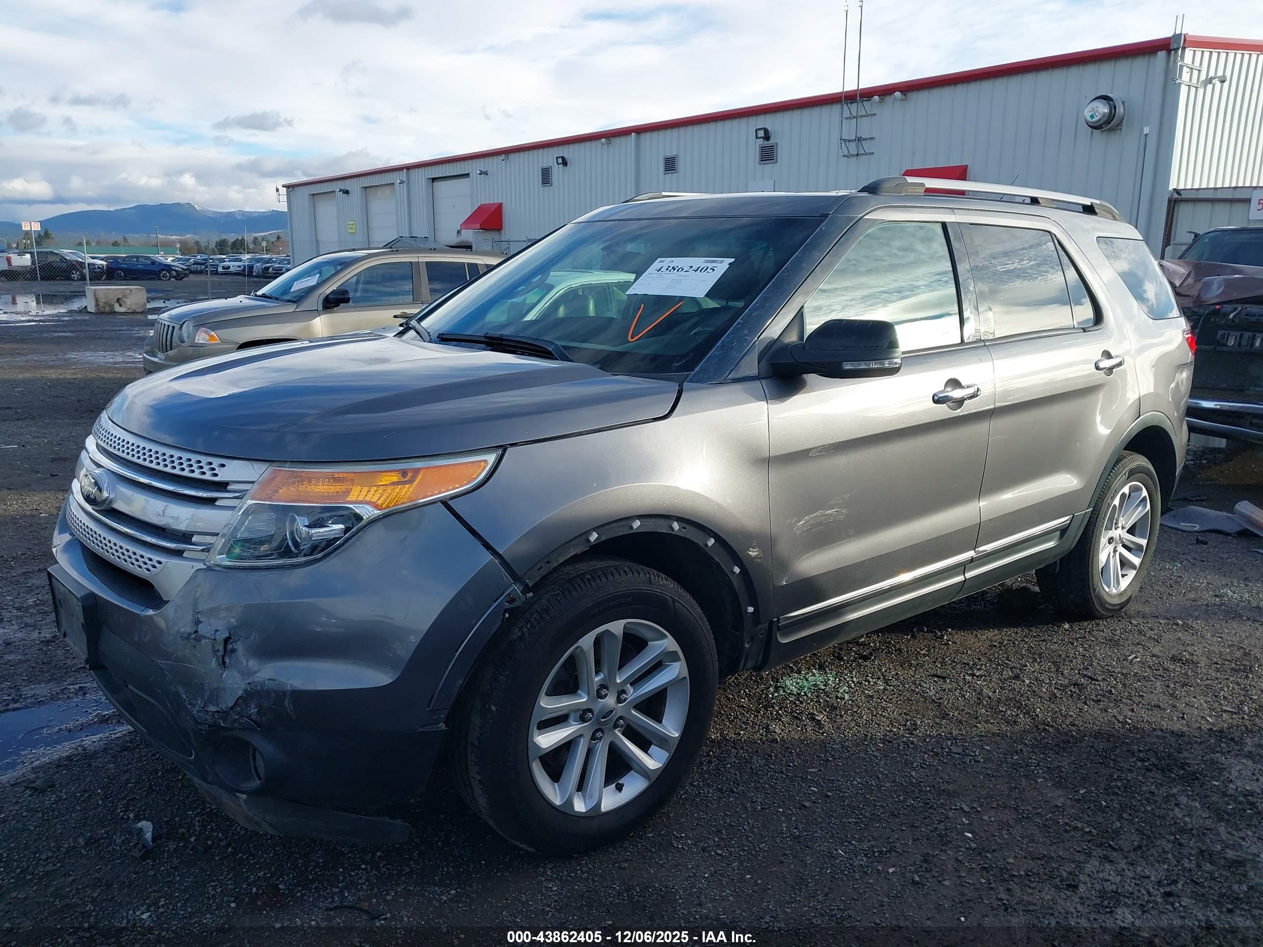FORD EXPLORER image 2
