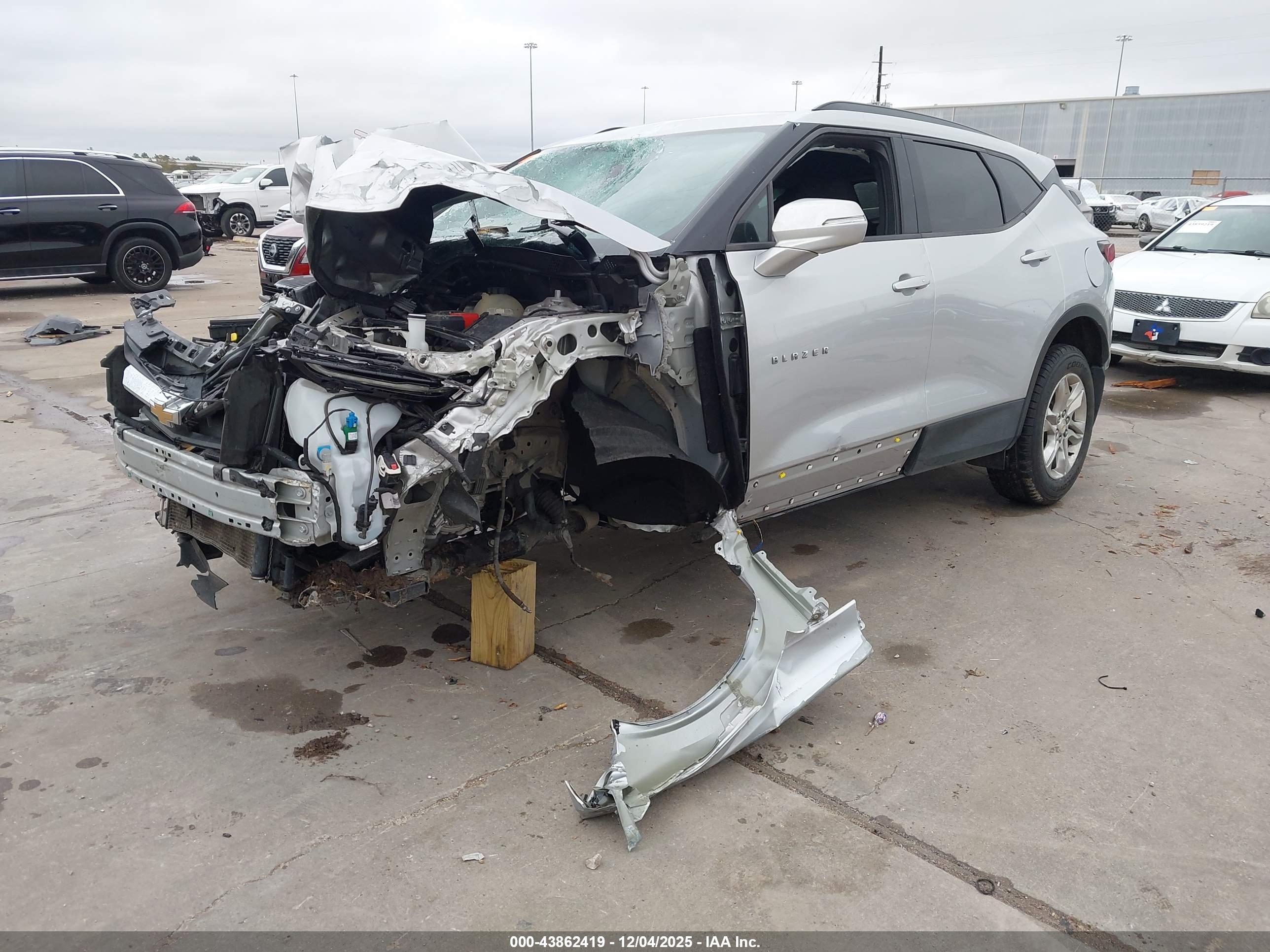 CHEVROLET BLAZER image 2