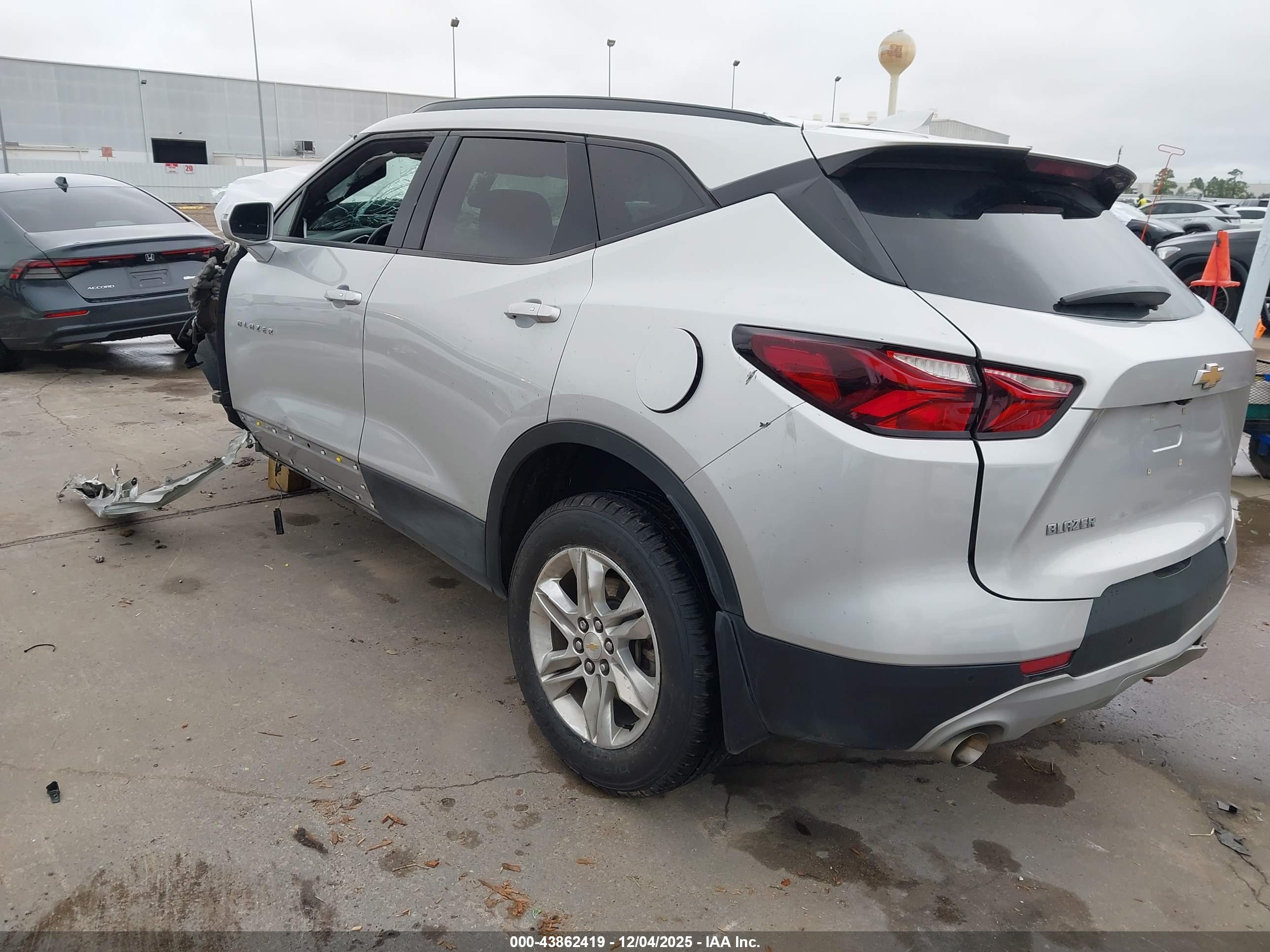 CHEVROLET BLAZER image 3