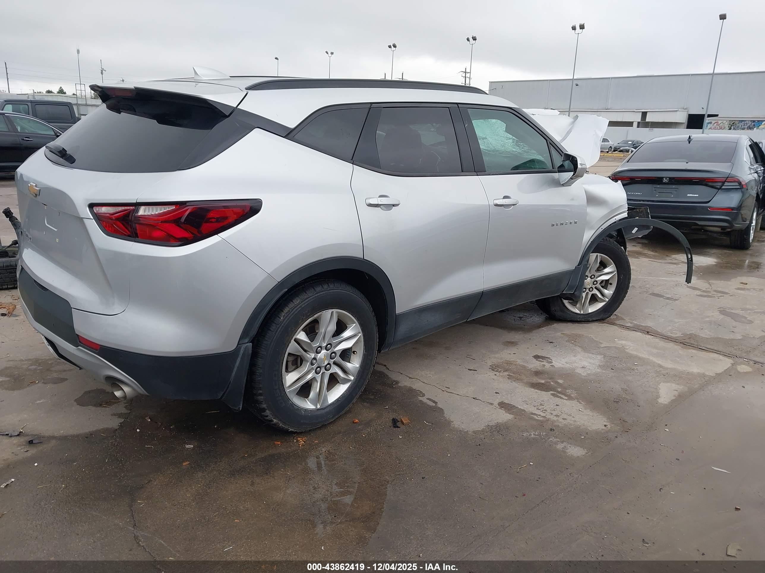 CHEVROLET BLAZER image 4