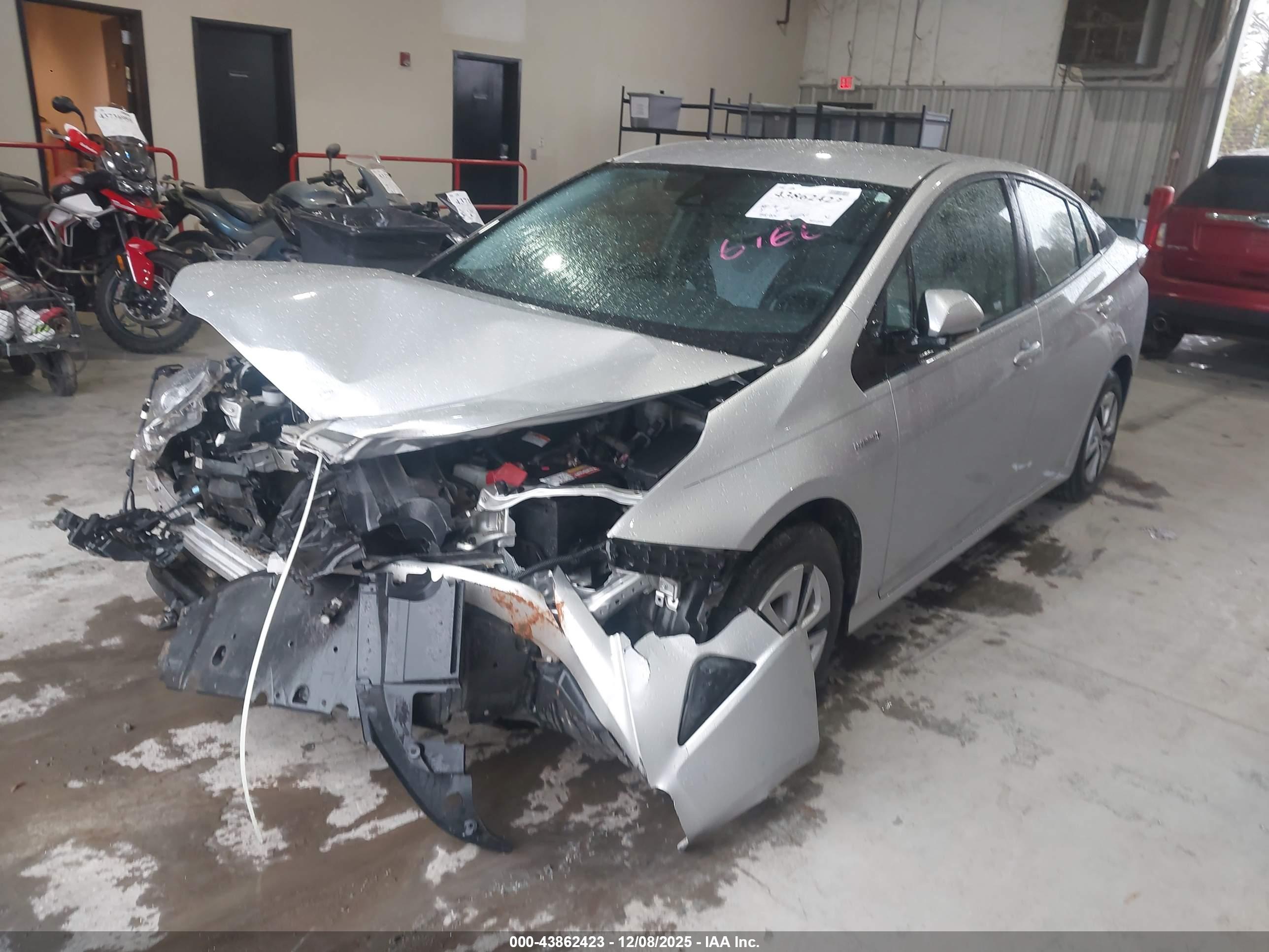 TOYOTA PRIUS image 2