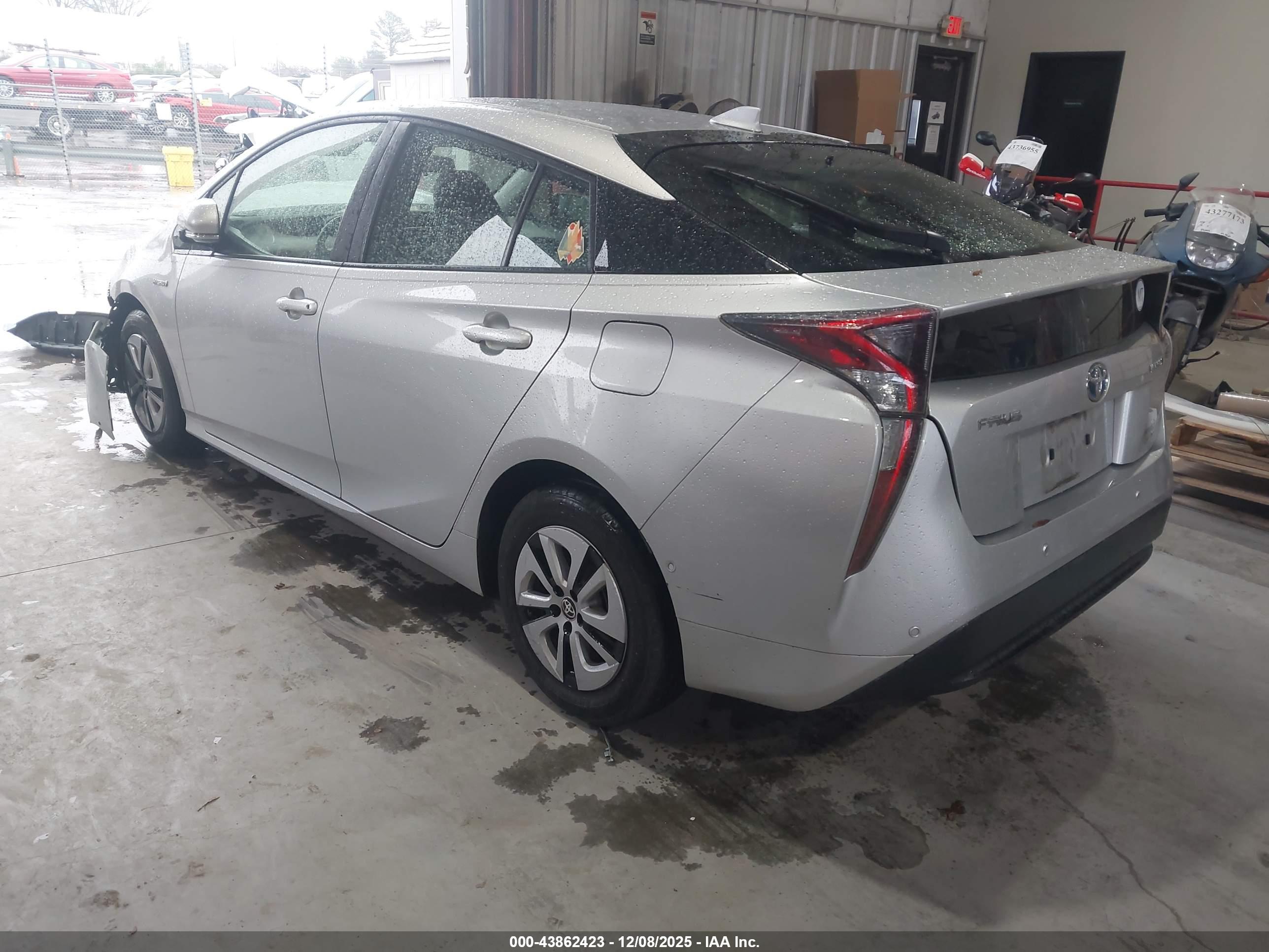 TOYOTA PRIUS image 3