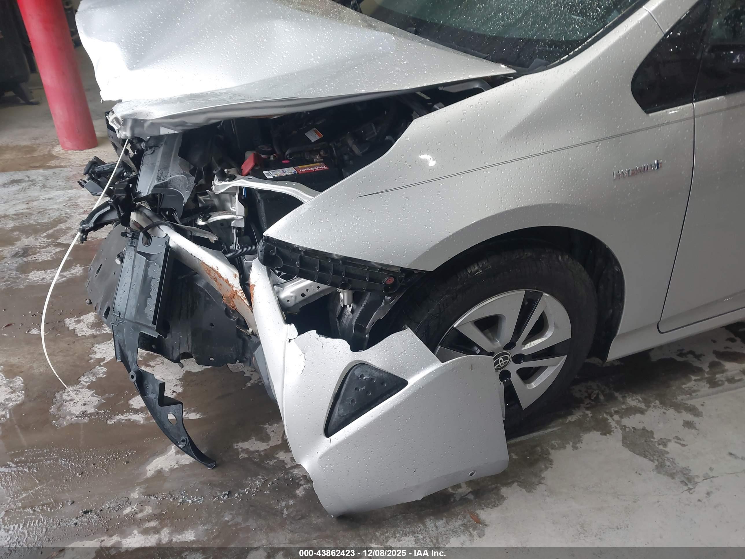 TOYOTA PRIUS image 6
