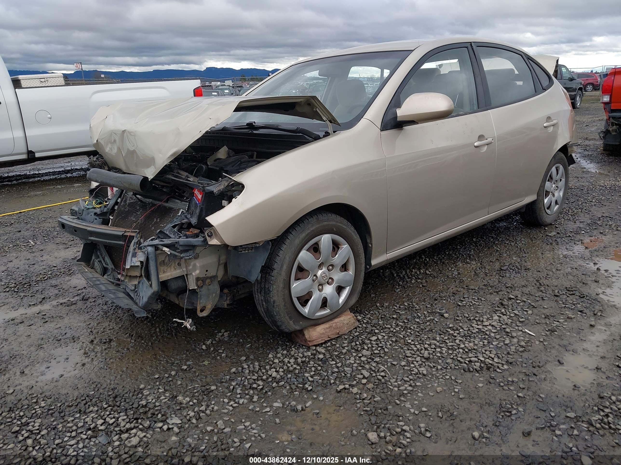 HYUNDAI ELANTRA image 2