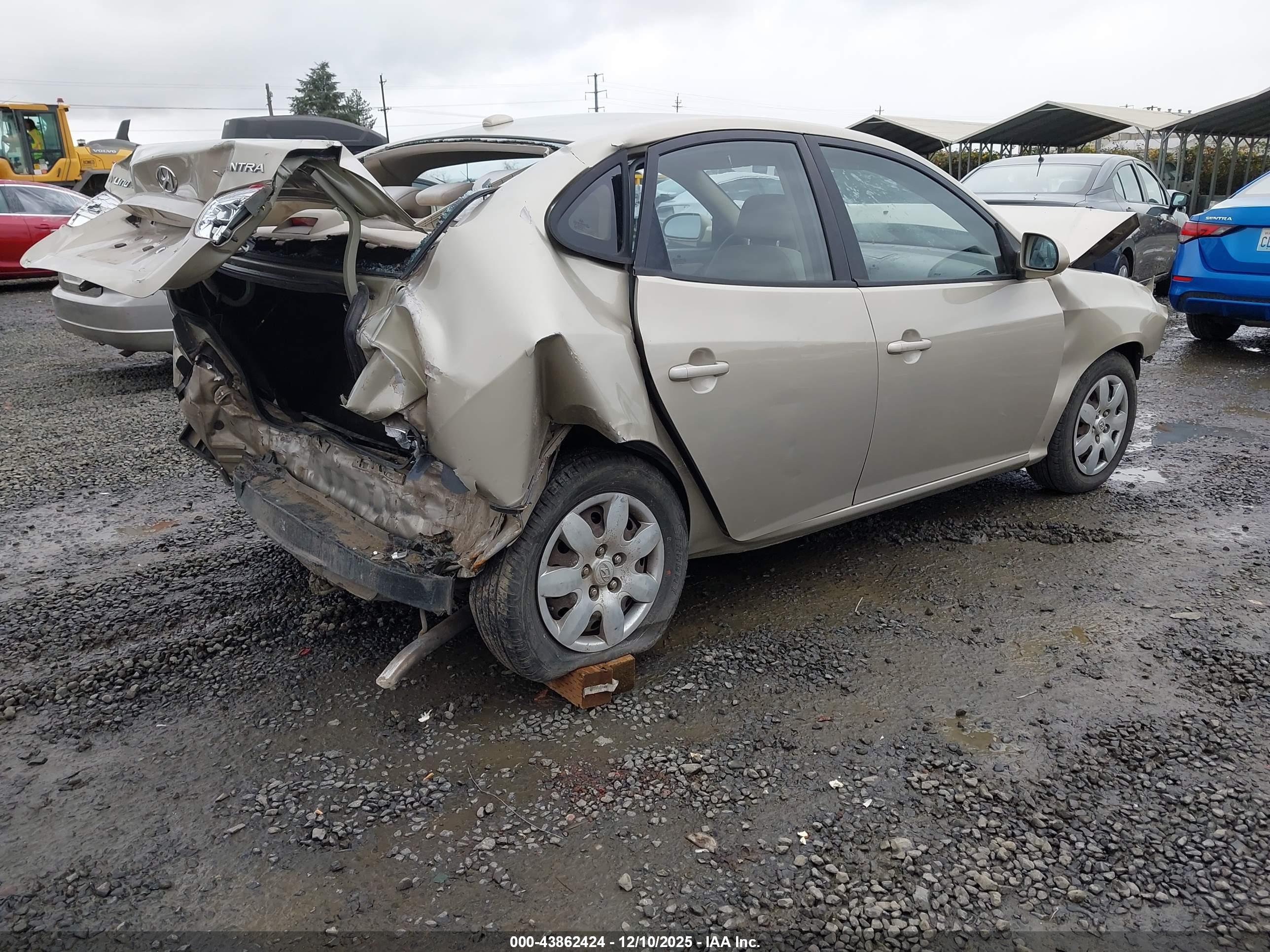 HYUNDAI ELANTRA image 4
