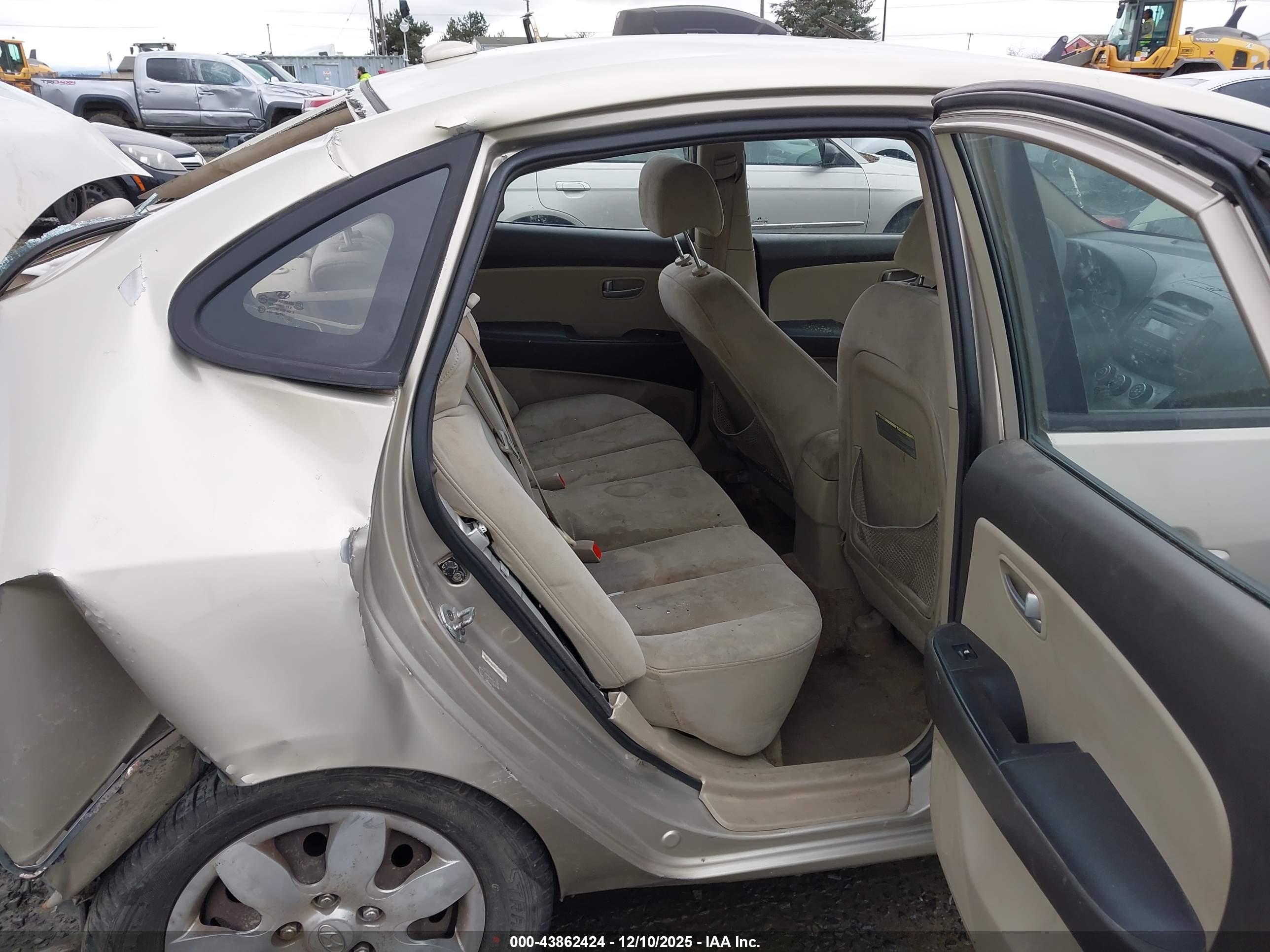 HYUNDAI ELANTRA image 8