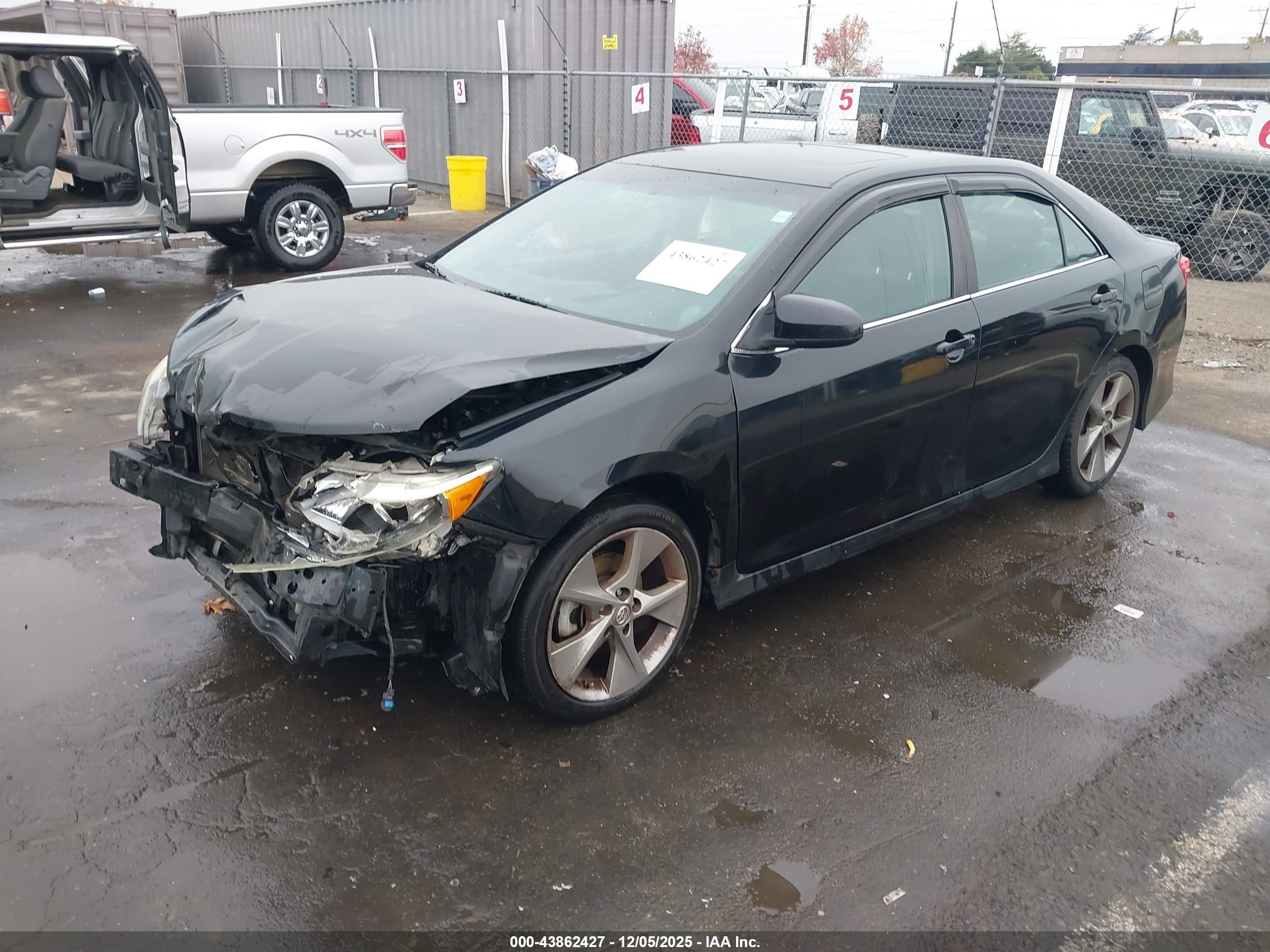 TOYOTA CAMRY image 2