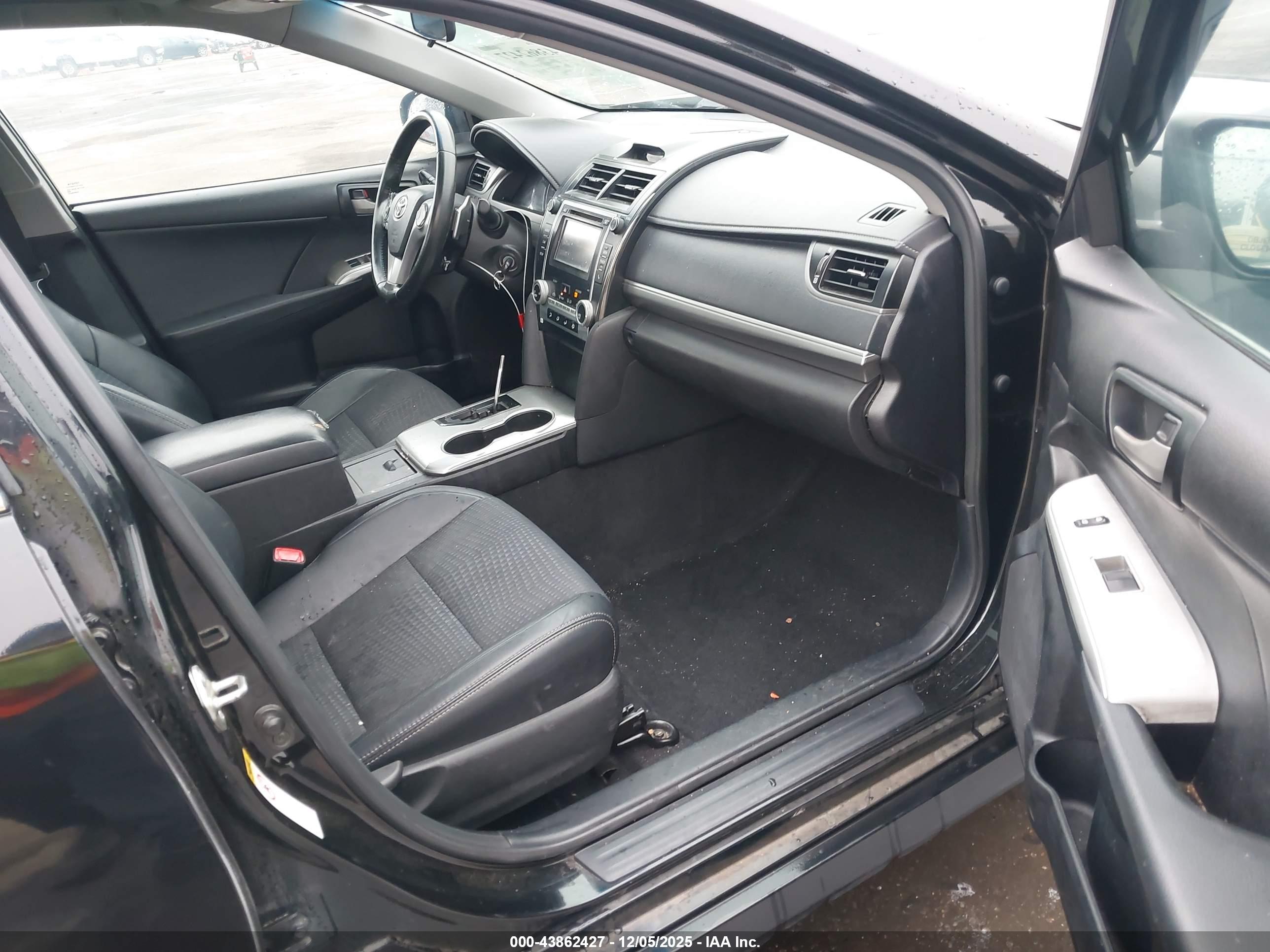 TOYOTA CAMRY image 5