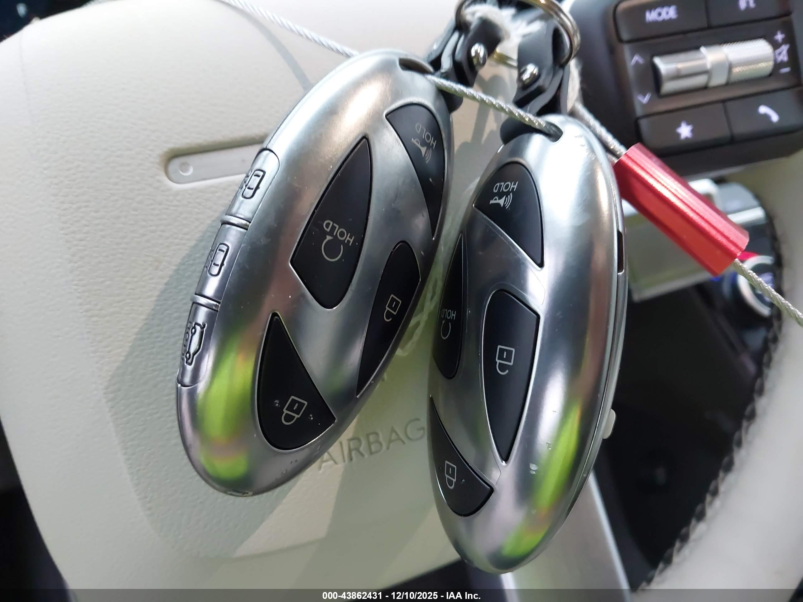 HYUNDAI SANTA image 11