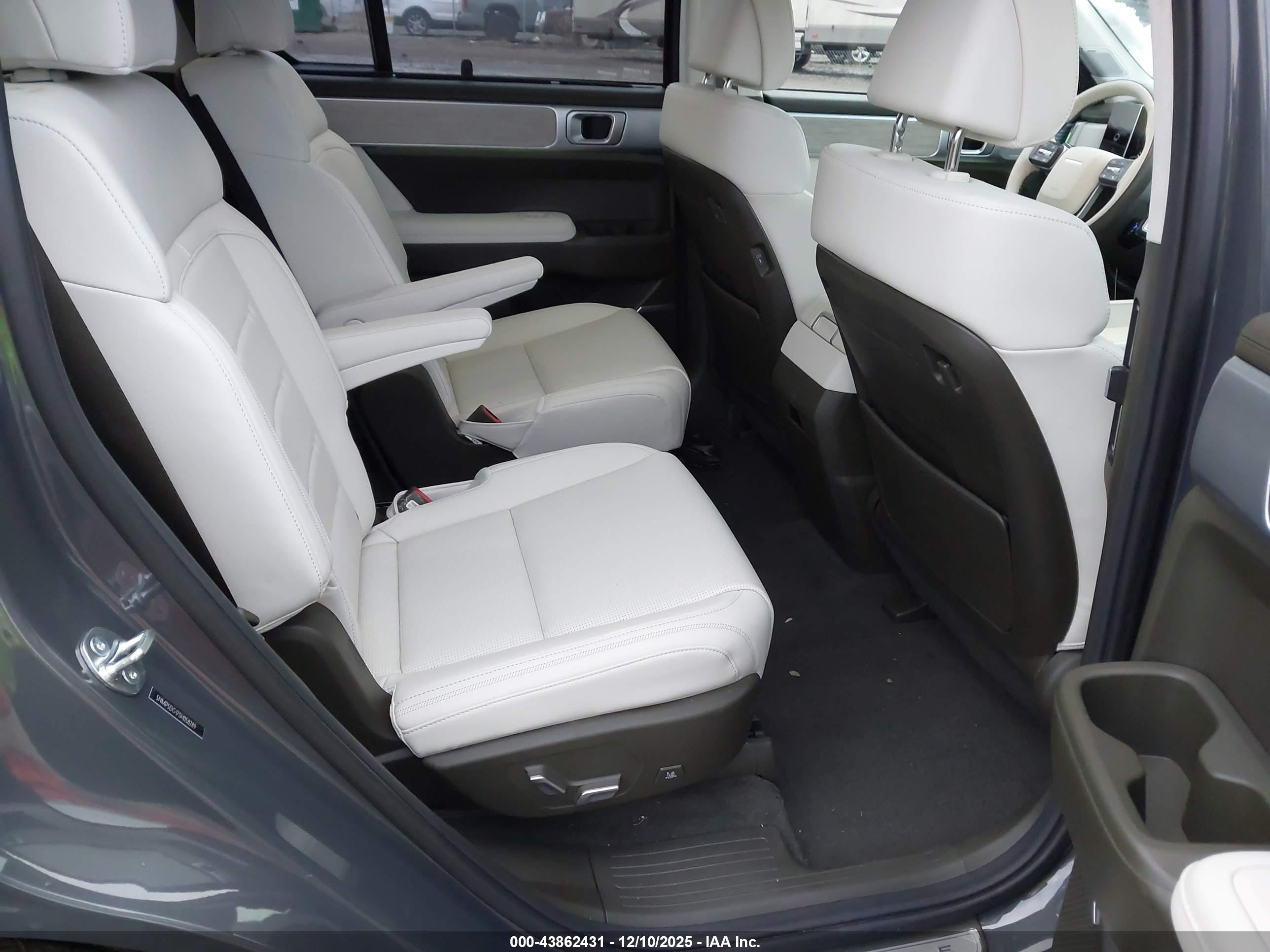 HYUNDAI SANTA image 8