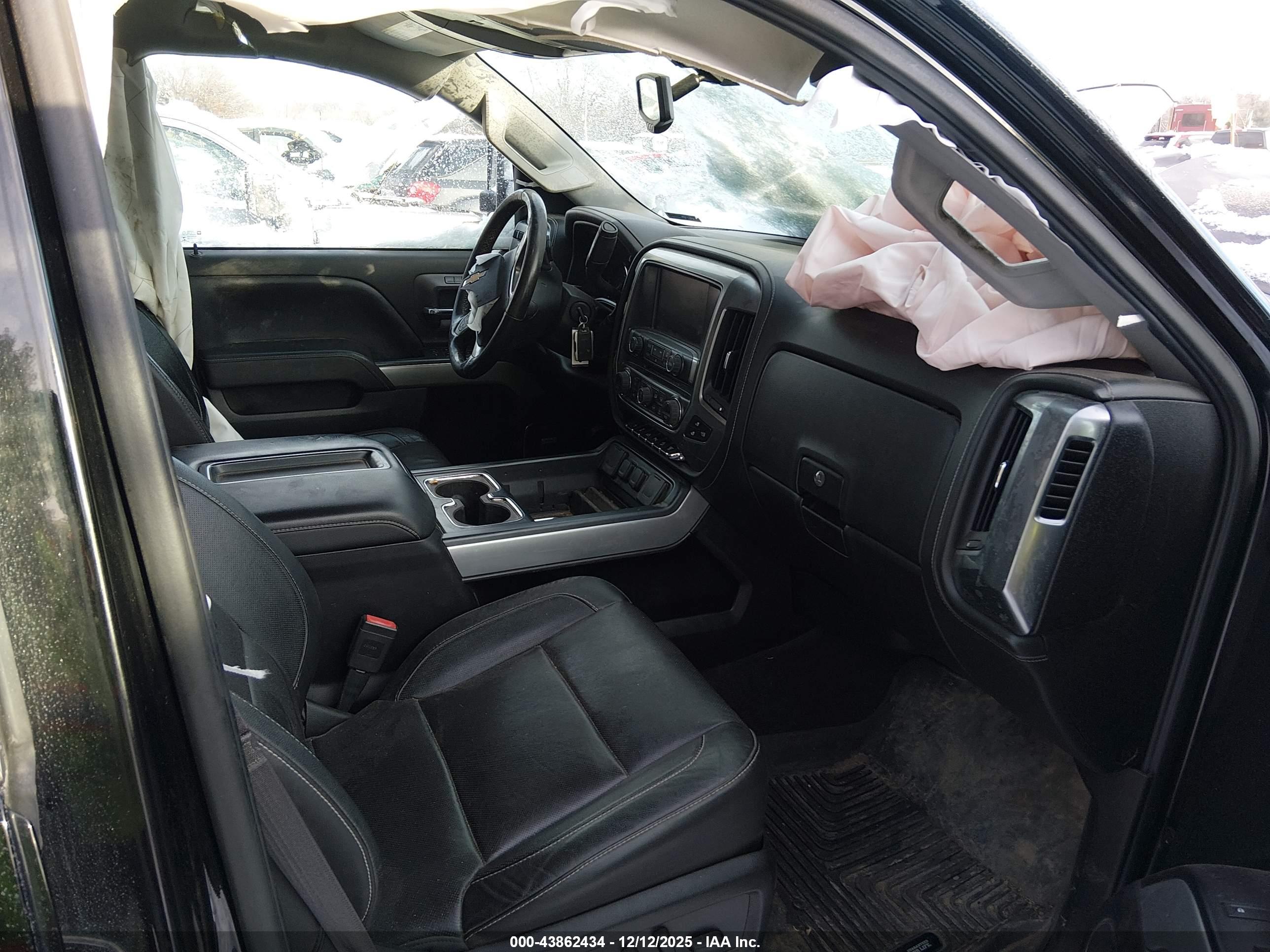 CHEVROLET SILVERADO image 5