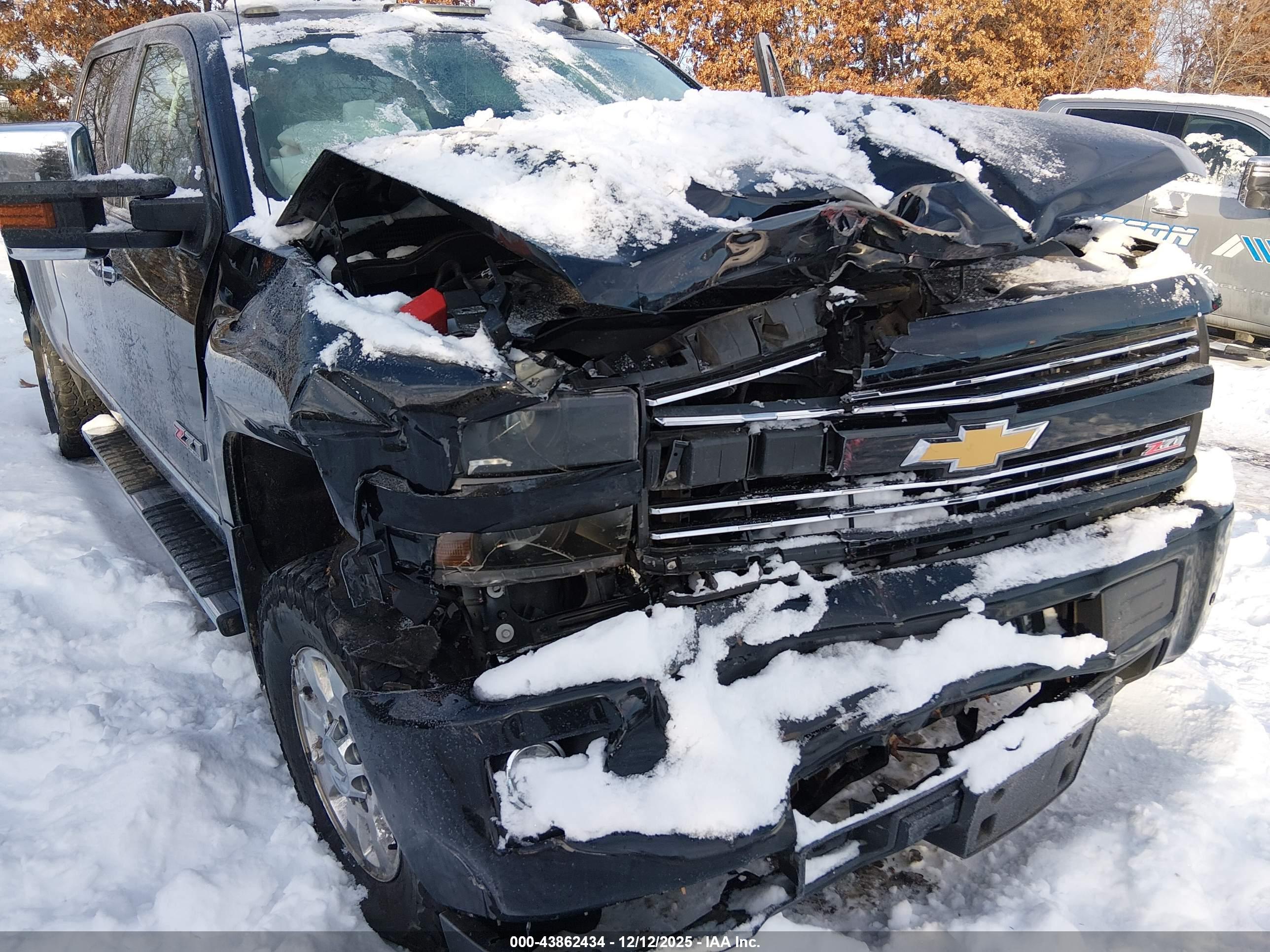 CHEVROLET SILVERADO image 6