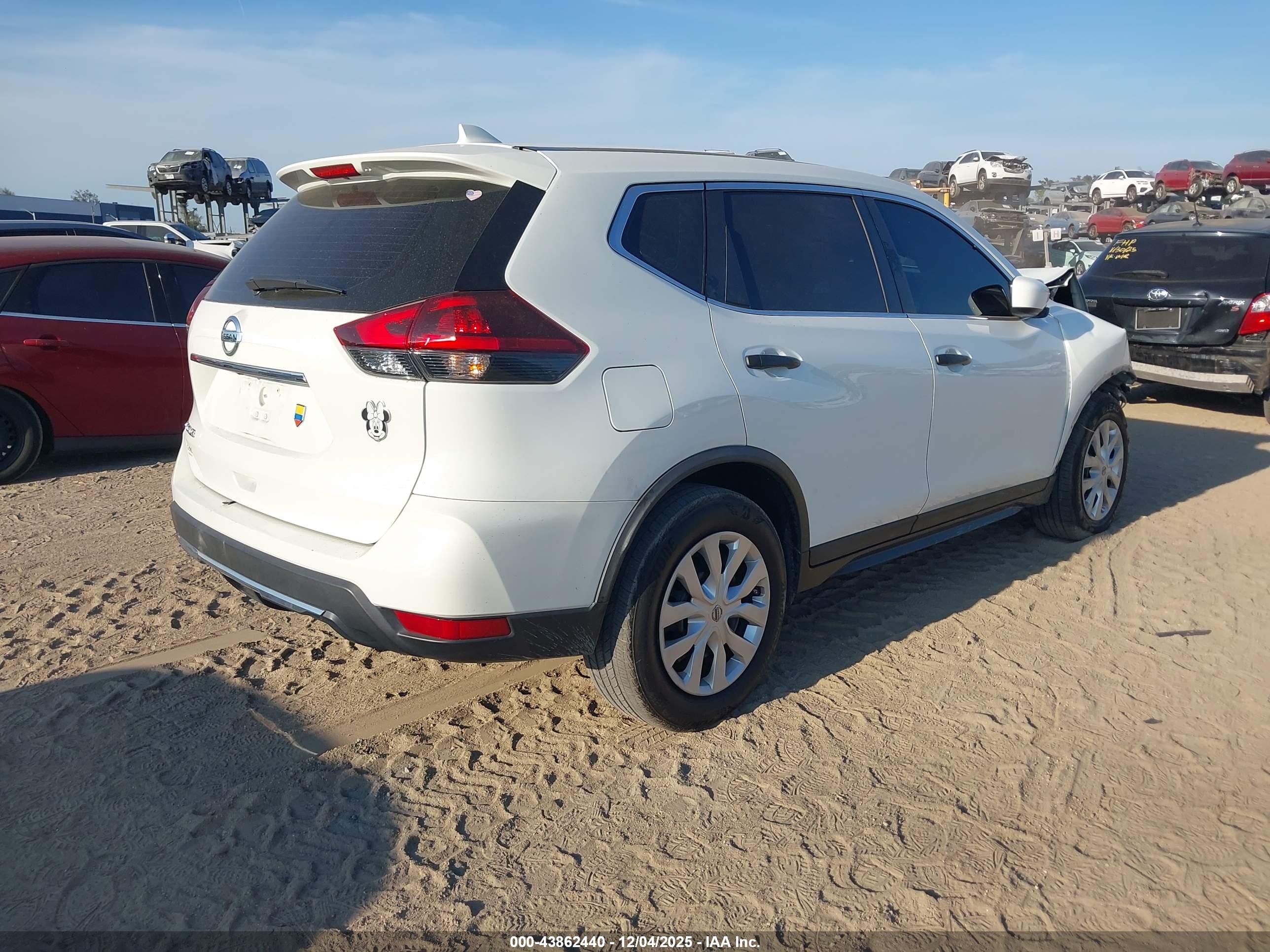 NISSAN ROGUE image 4