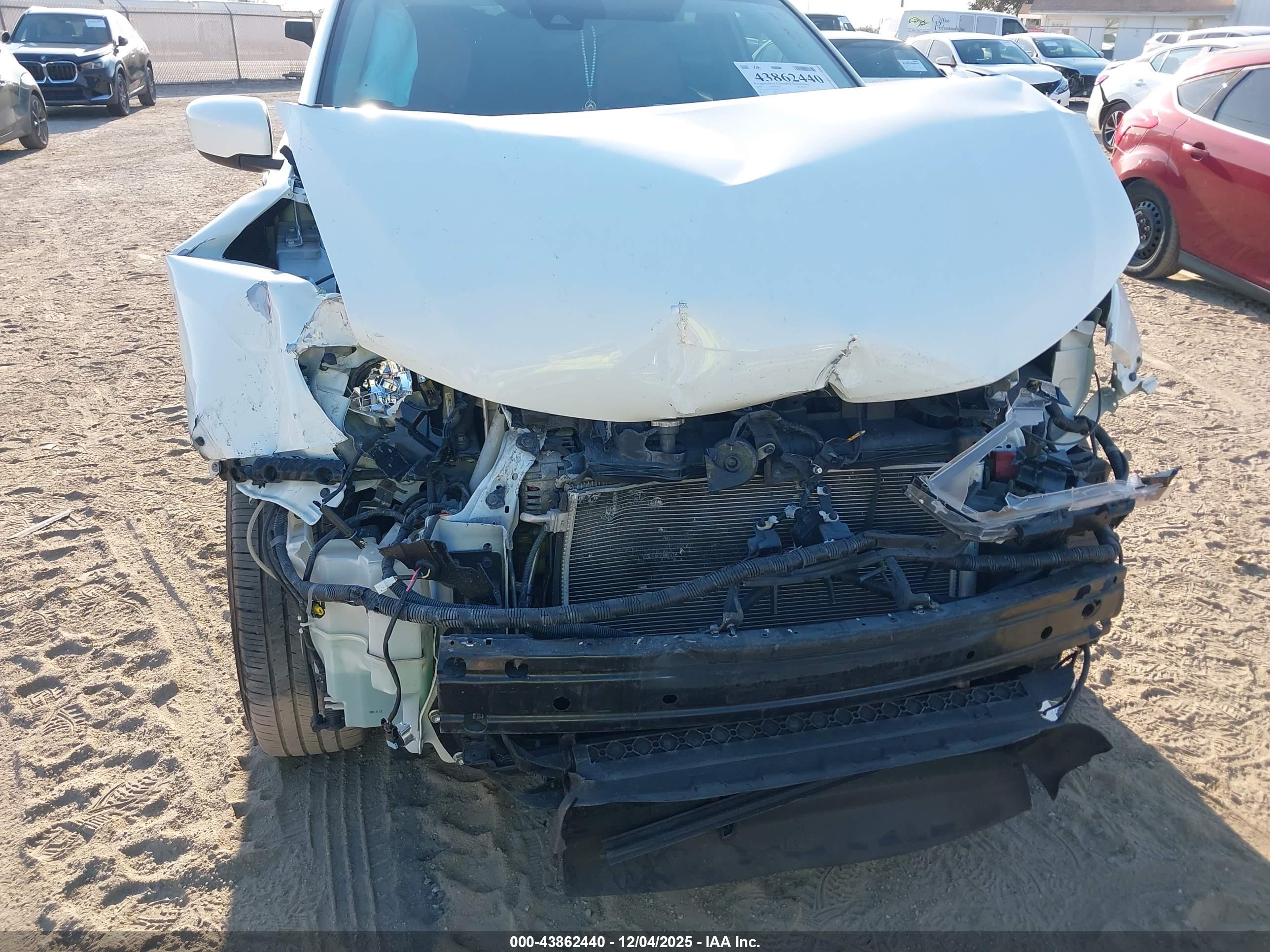 NISSAN ROGUE image 6