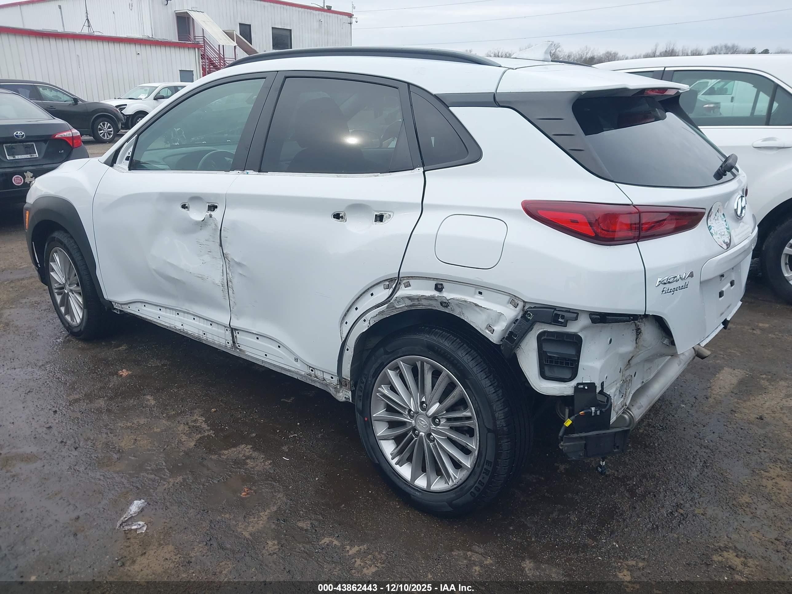 HYUNDAI KONA image 3