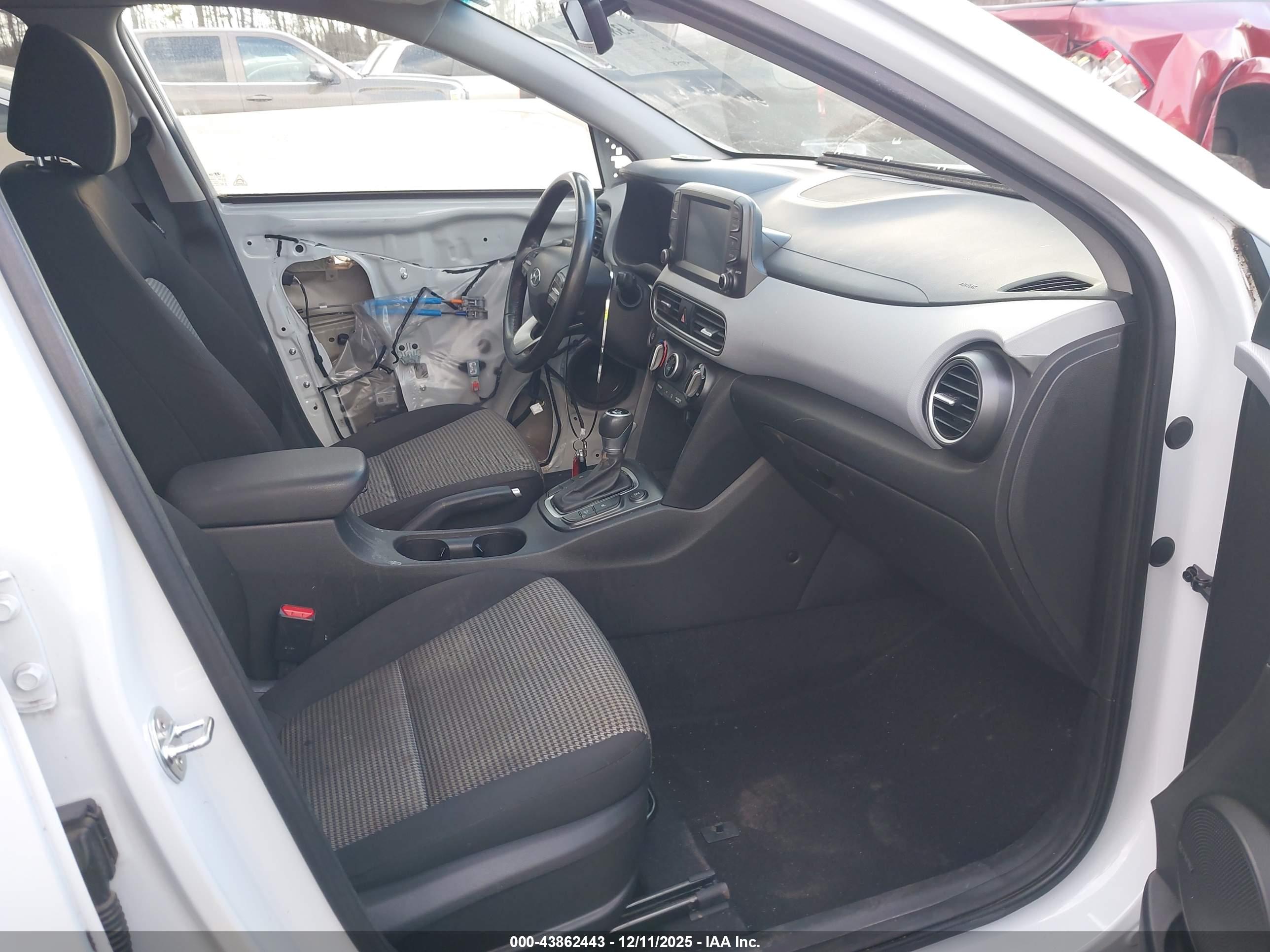 HYUNDAI KONA image 5