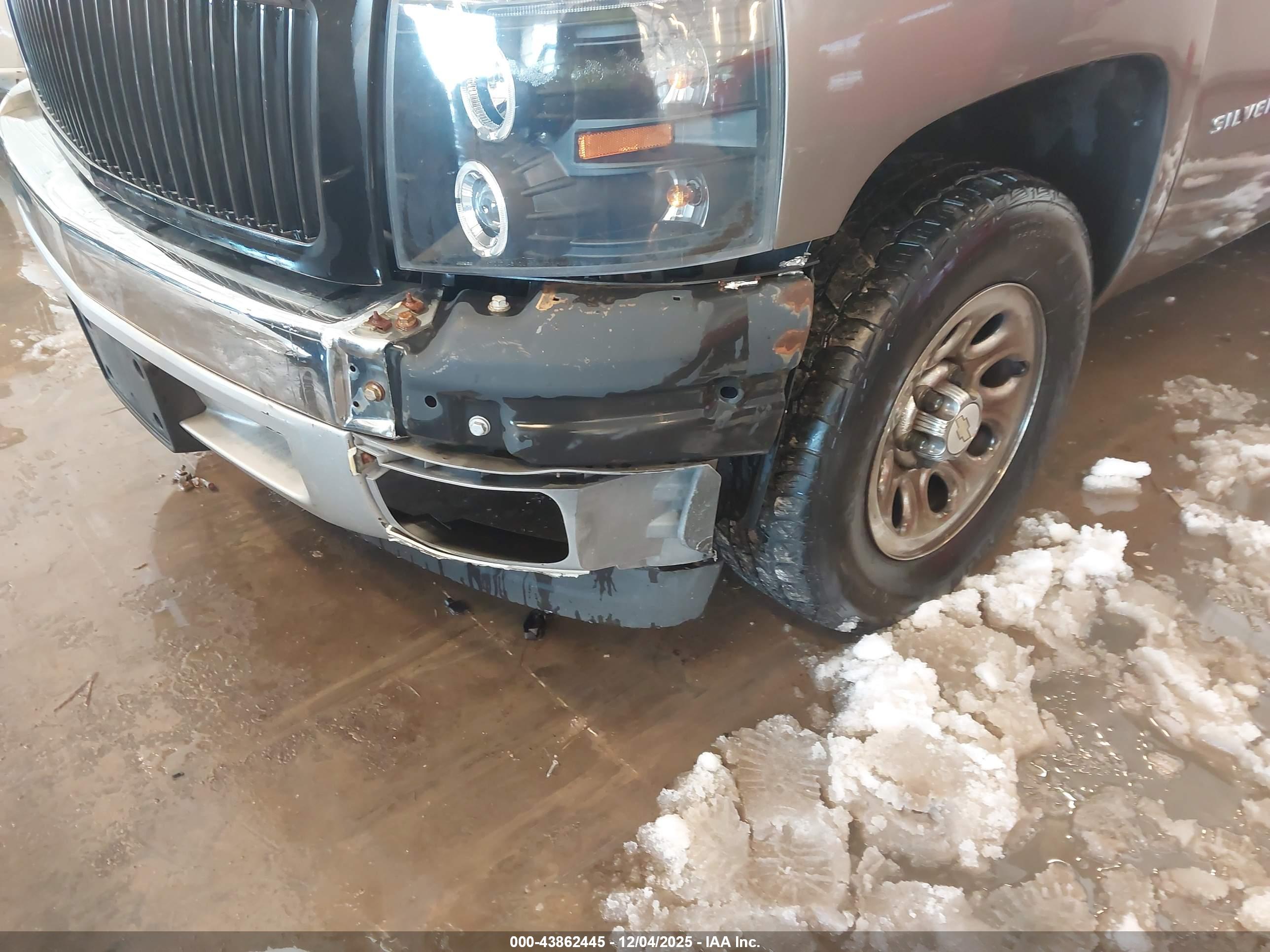 CHEVROLET SILVERADO image 6