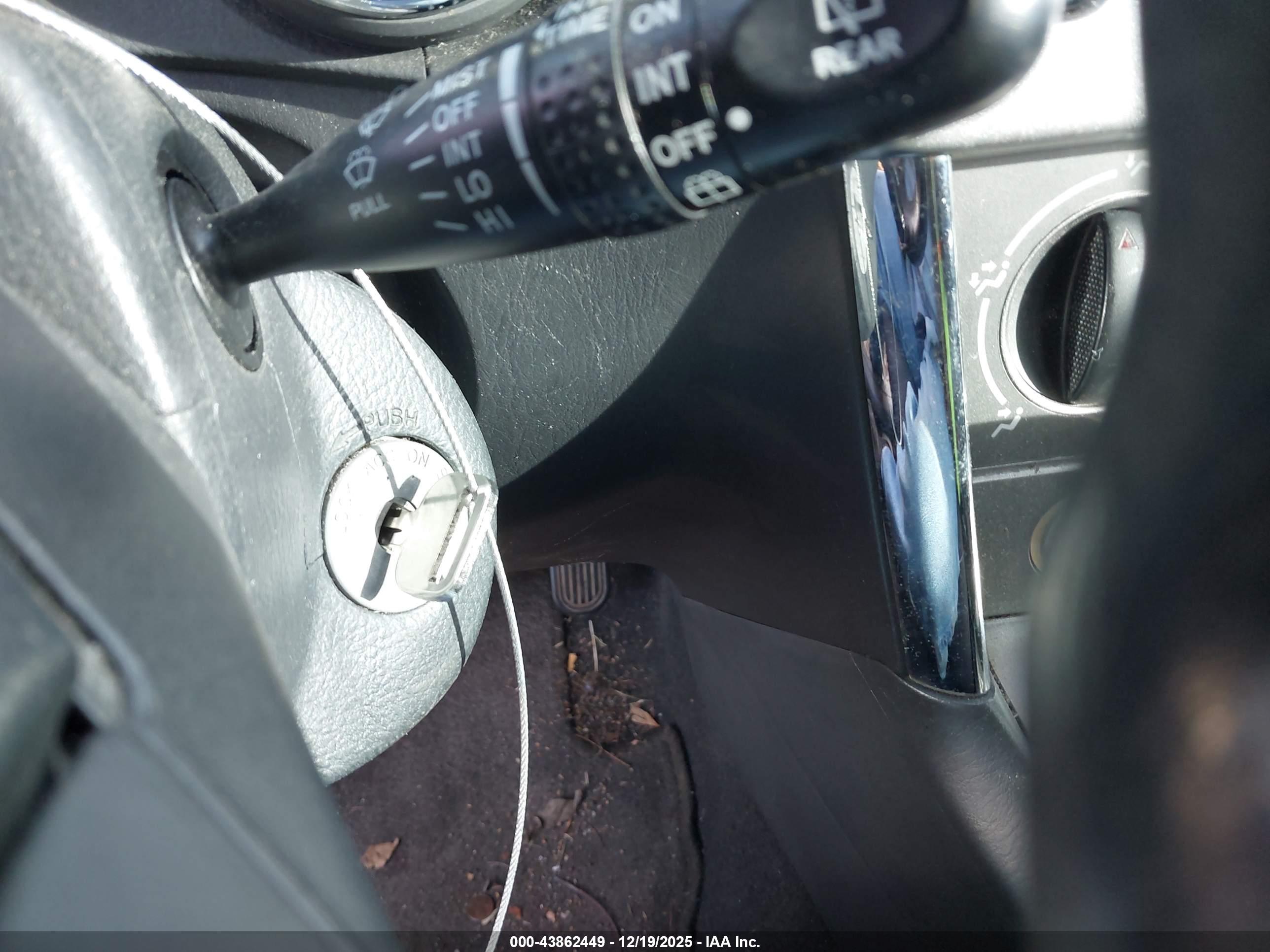 PONTIAC VIBE image 11