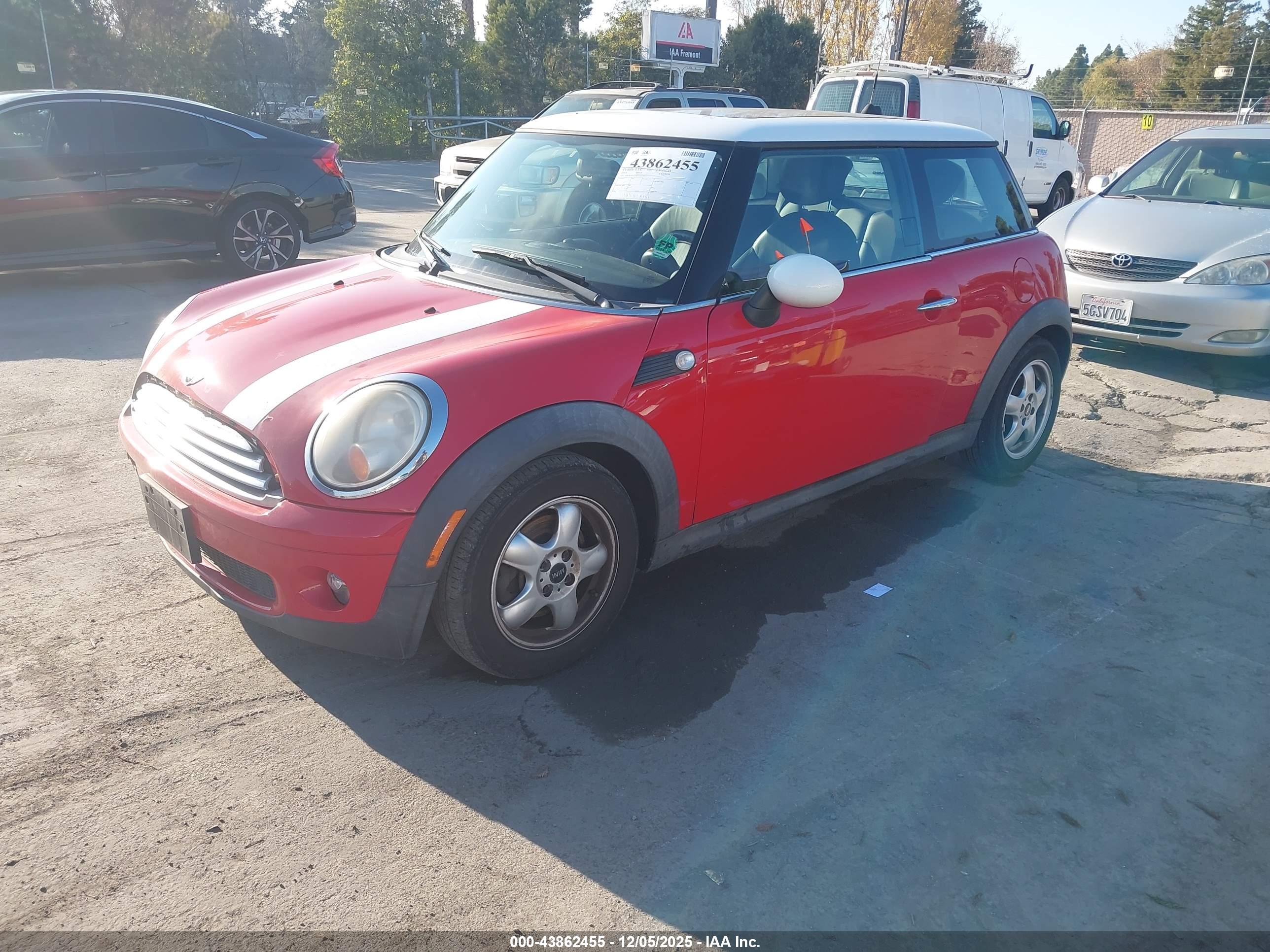MINI COOPER image 2