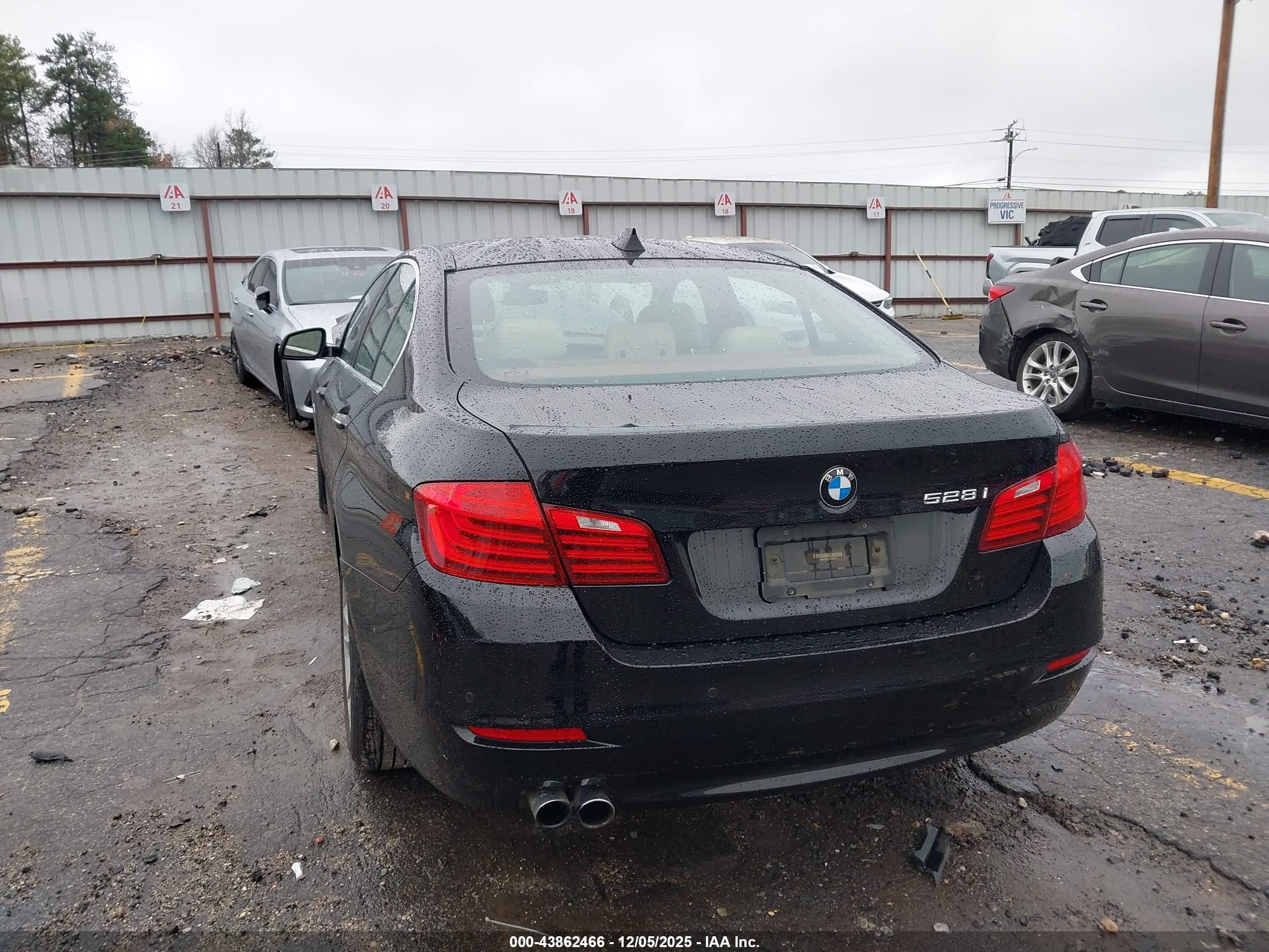 BMW 528I image 3