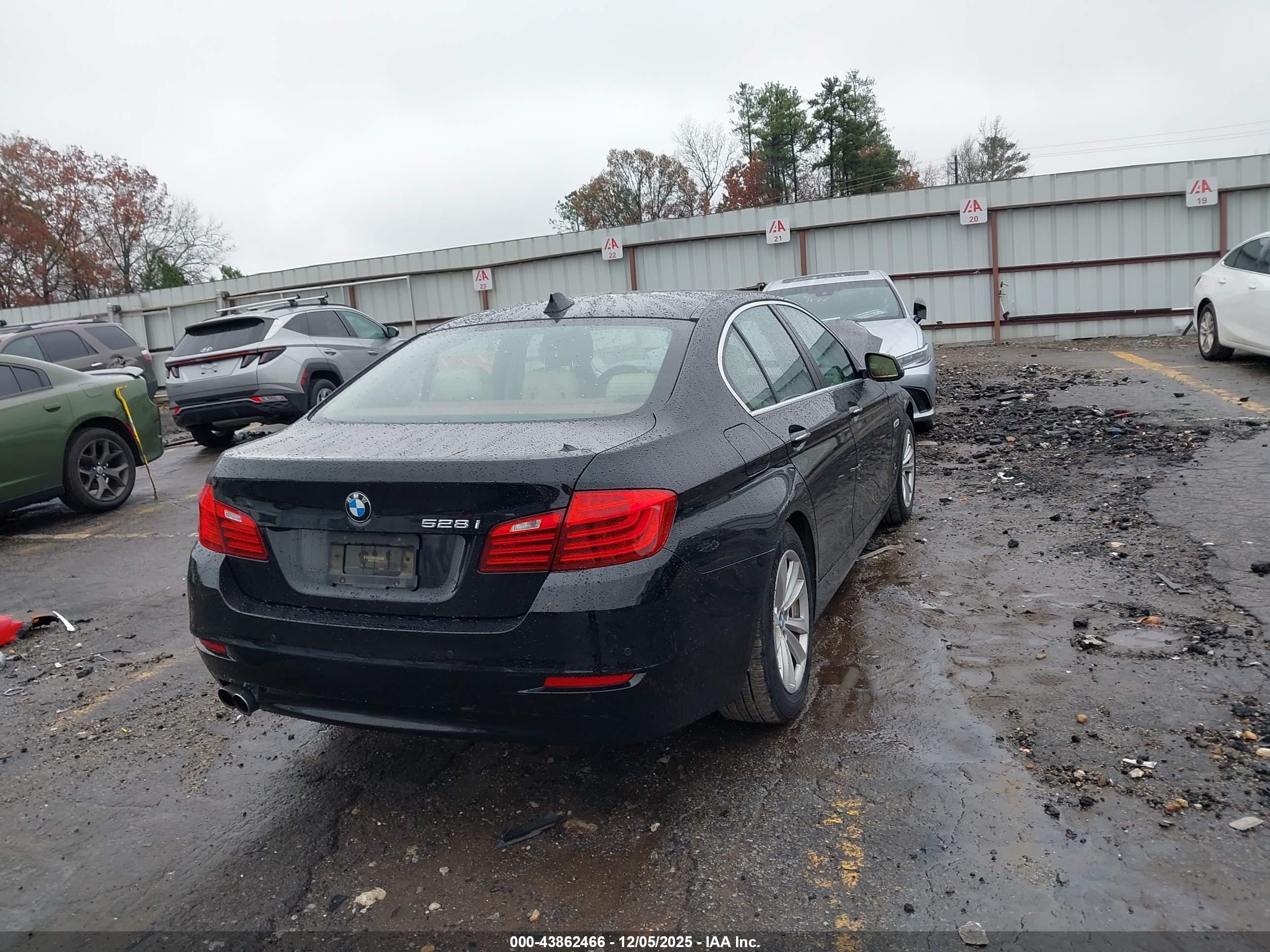 BMW 528I image 4