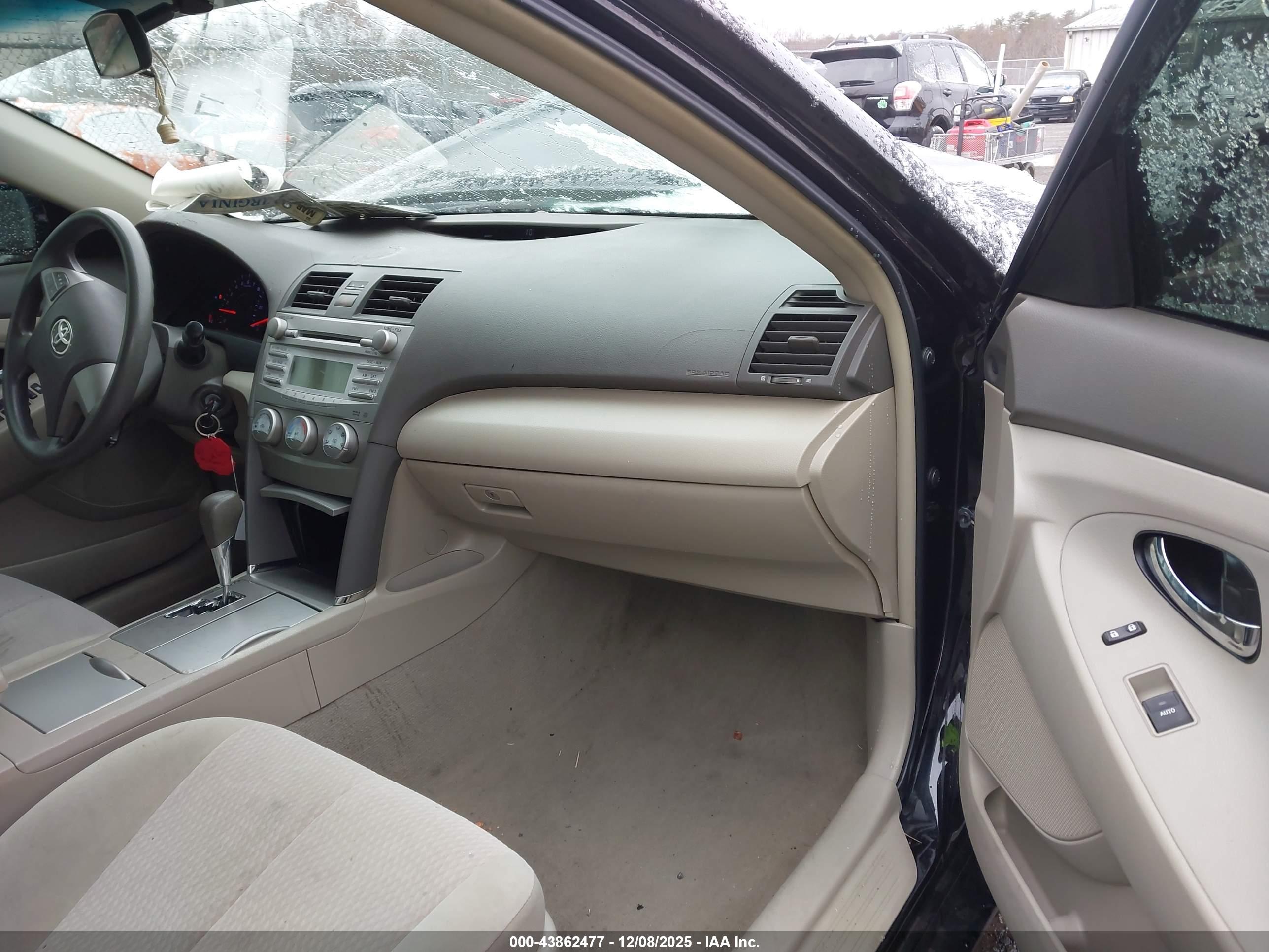 TOYOTA CAMRY image 5